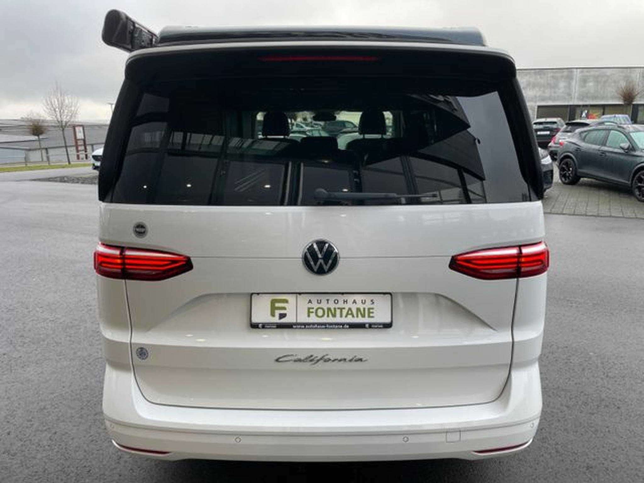VW California T7 2,0TDi California Ocean 2xStandhz AHK Küche (2025) - Foto 6