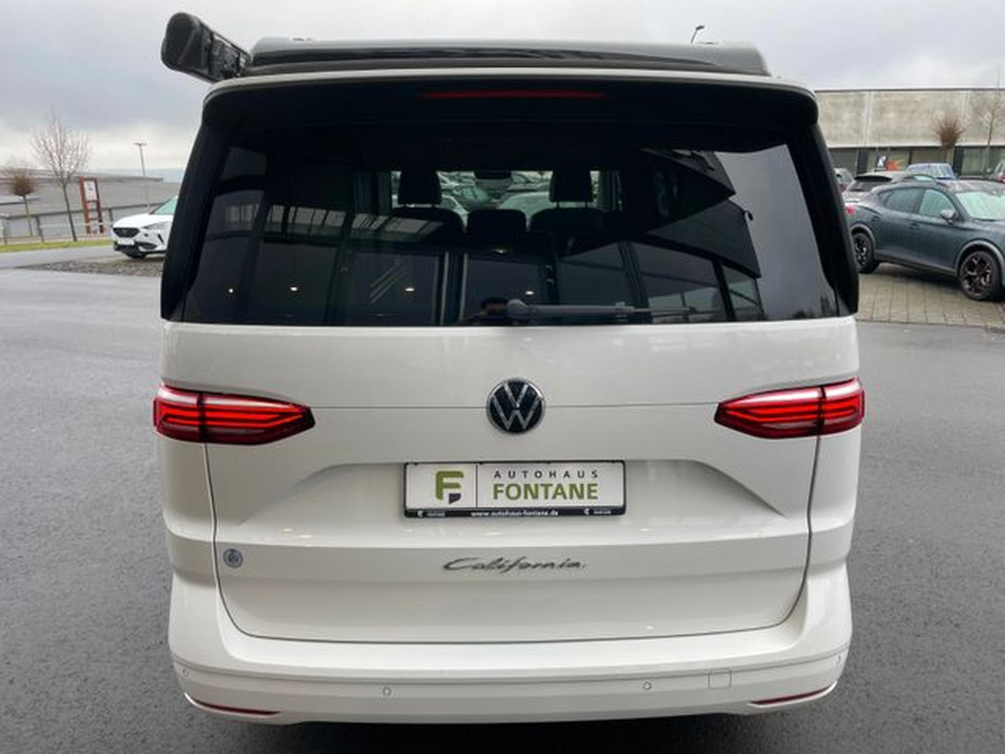 VW California T7 2,0TDi California Ocean 2xStandhz AHK Küche (2025) - Foto 8