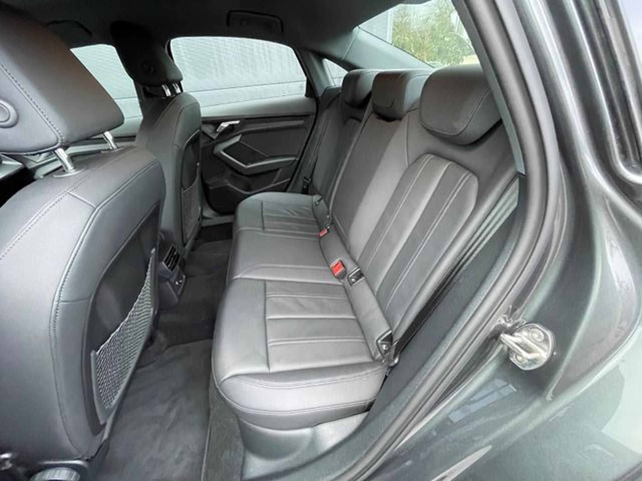 Audi A3 A3 Limousine 35TFSI S-Line Leder Navi Sitzhz (2024) - Photo 10