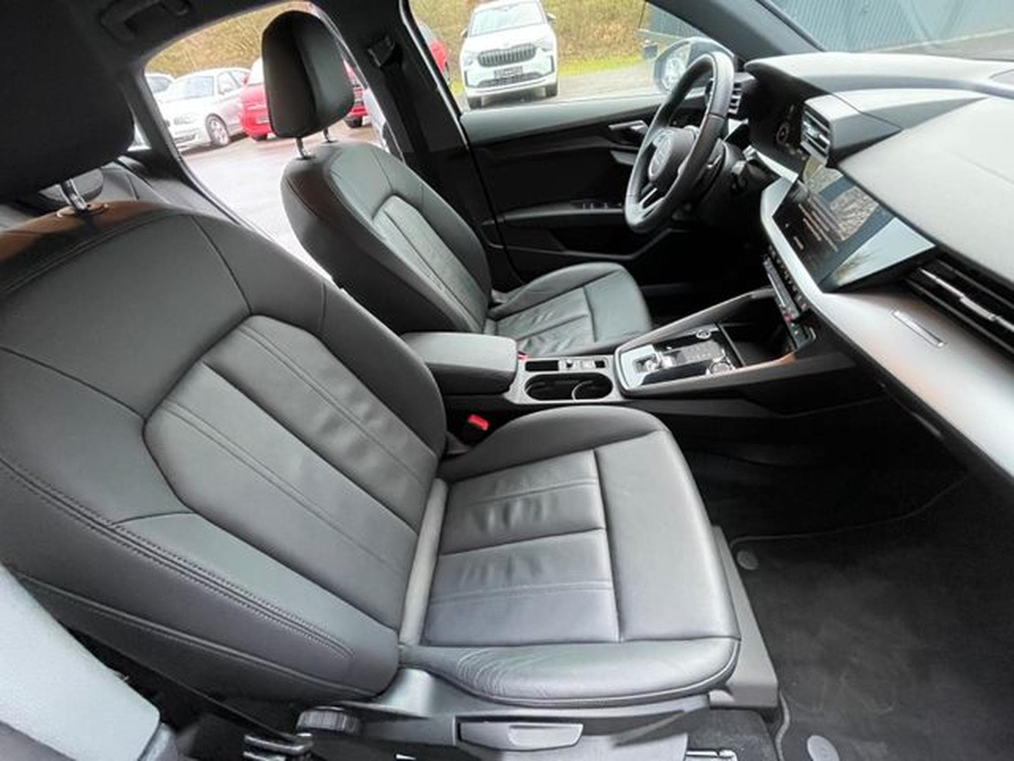 Audi A3 A3 Limousine 35TFSI S-Line Leder Navi Sitzhz (2024) - Photo 12