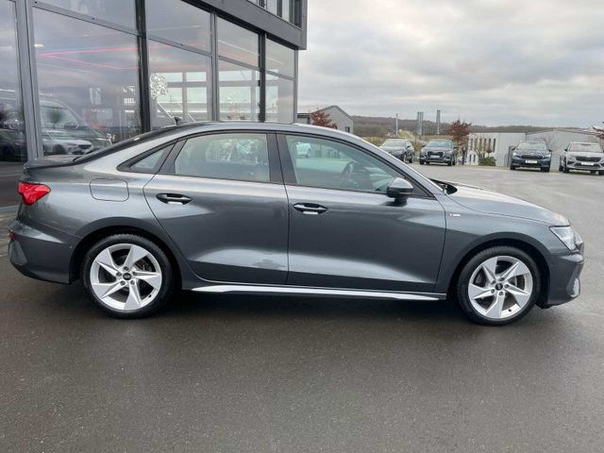 Audi A3 A3 Limousine 35TFSI S-Line Leder Navi Sitzhz (2024) - Photo 4