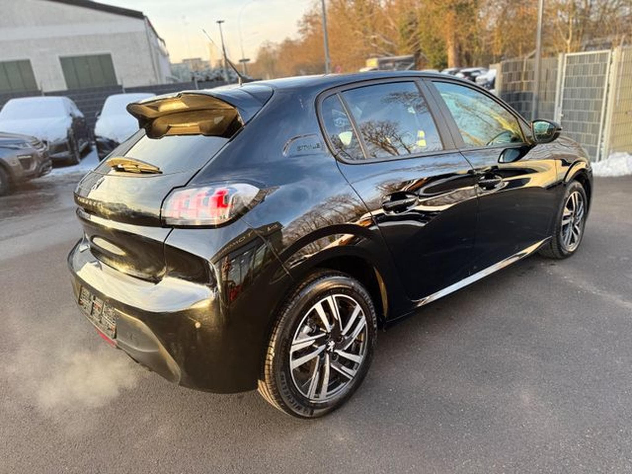 Peugeot 208 208 STYLE PAKET*AUTOMATIK*LED*NAVI*R-KAMERA* (2023) - Photo 6