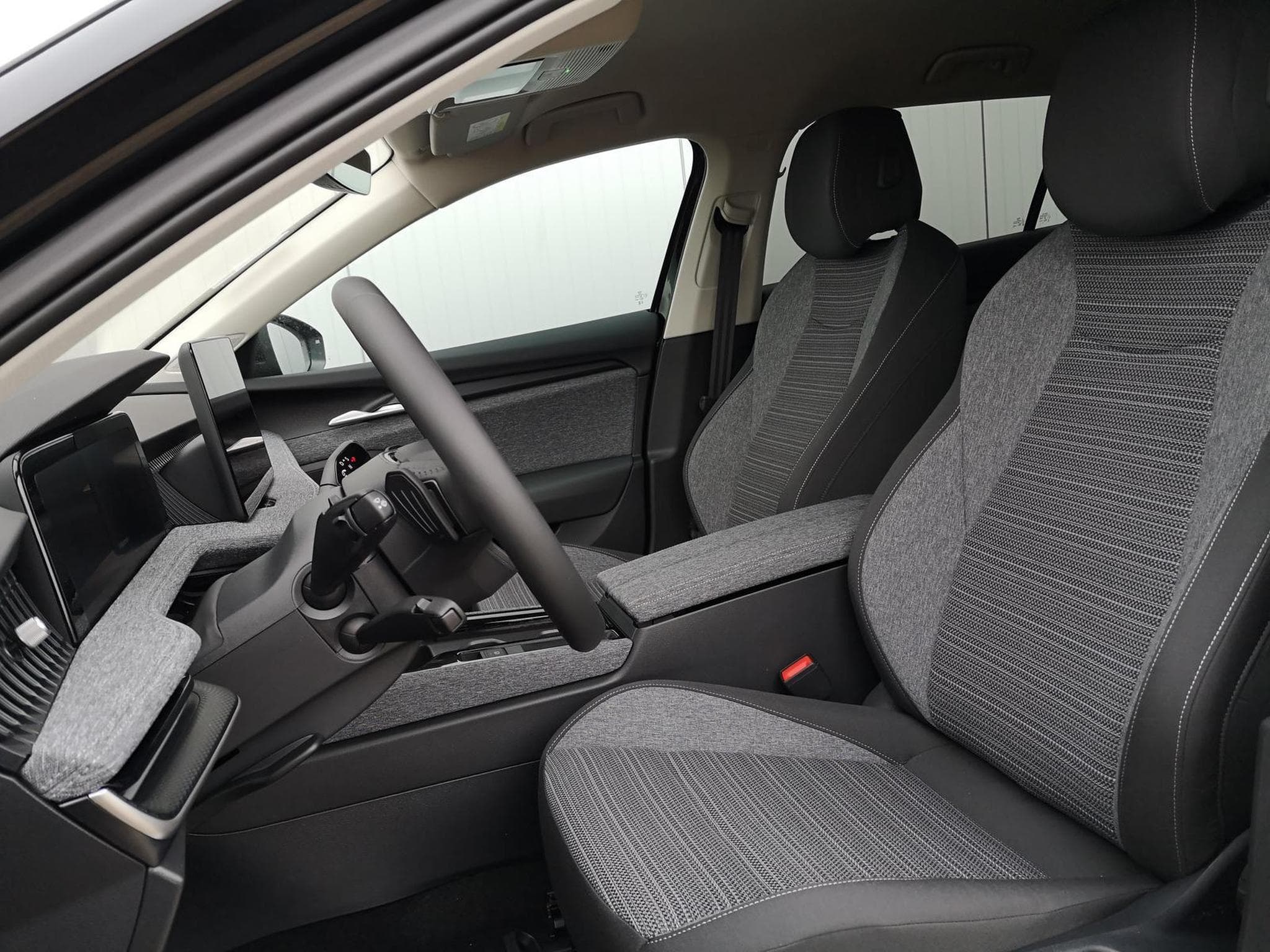 Skoda Superb 2.0 TDI 142kW 4x4 Selection (2025) - Photo 9