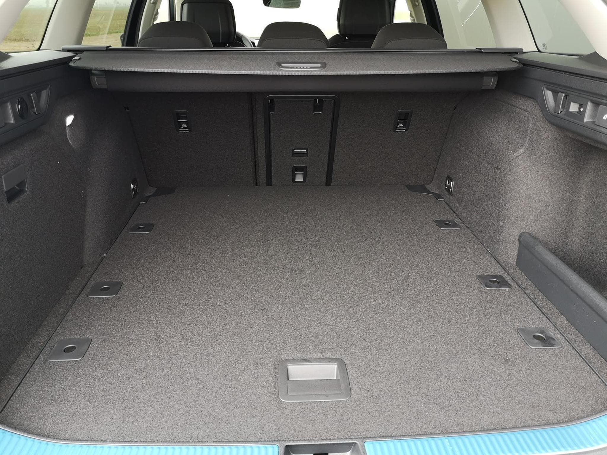 Skoda Superb 2.0 TDI 142kW 4x4 Selection (2025) - Photo 11