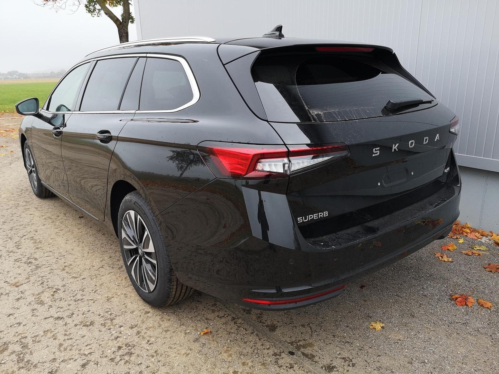 Skoda Superb 2.0 TDI 142kW 4x4 Selection (2025) - Photo 2