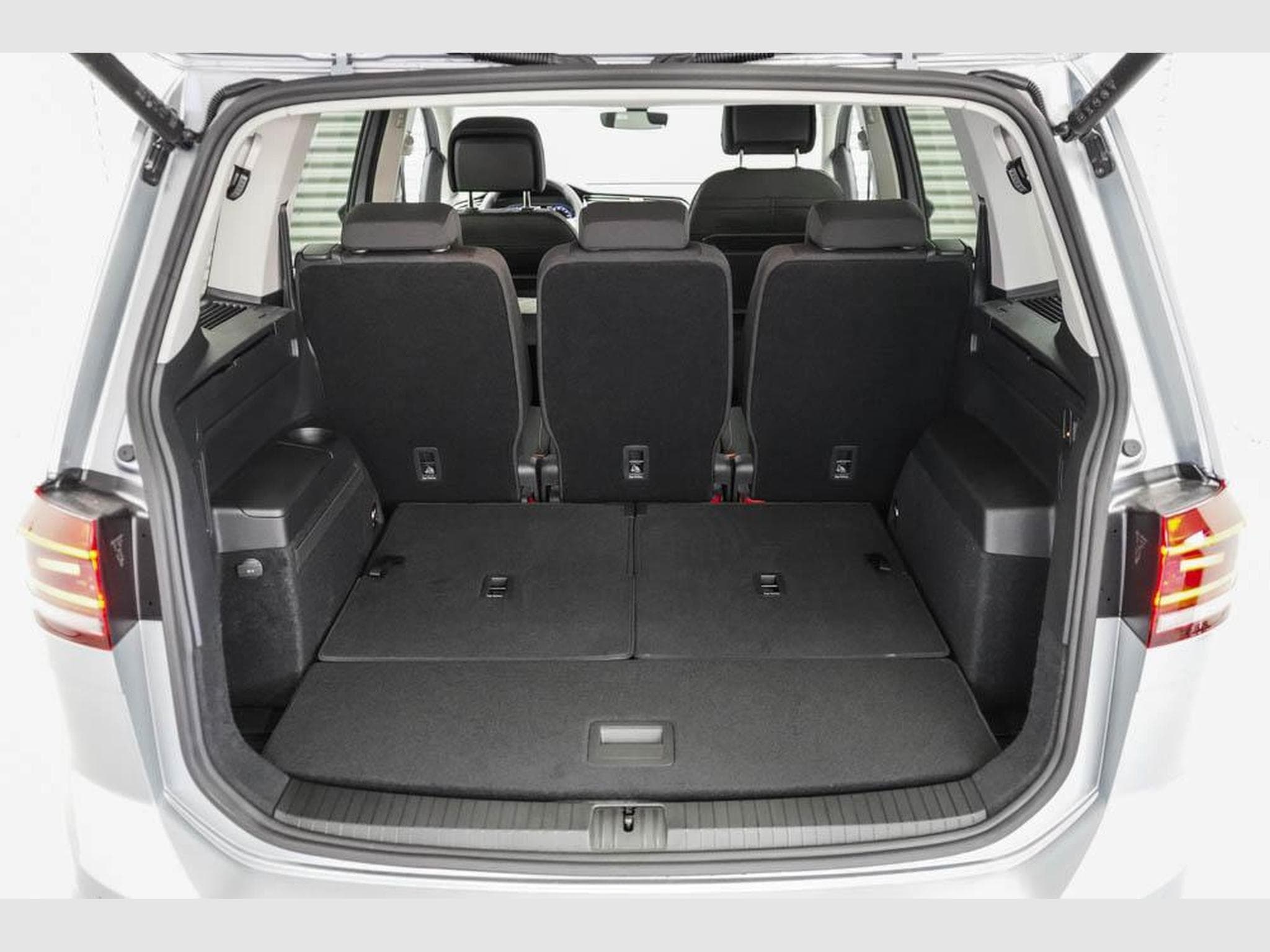 VW Touran 1,5 TSI DSG (2025) - Foto 19