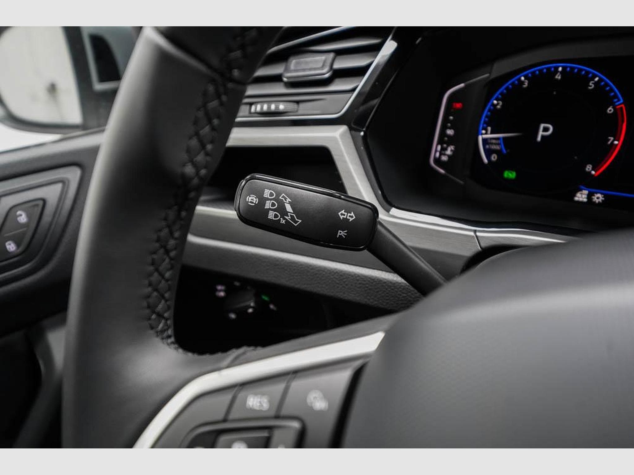 VW Touran 1,5 TSI DSG (2025) - Photo 10