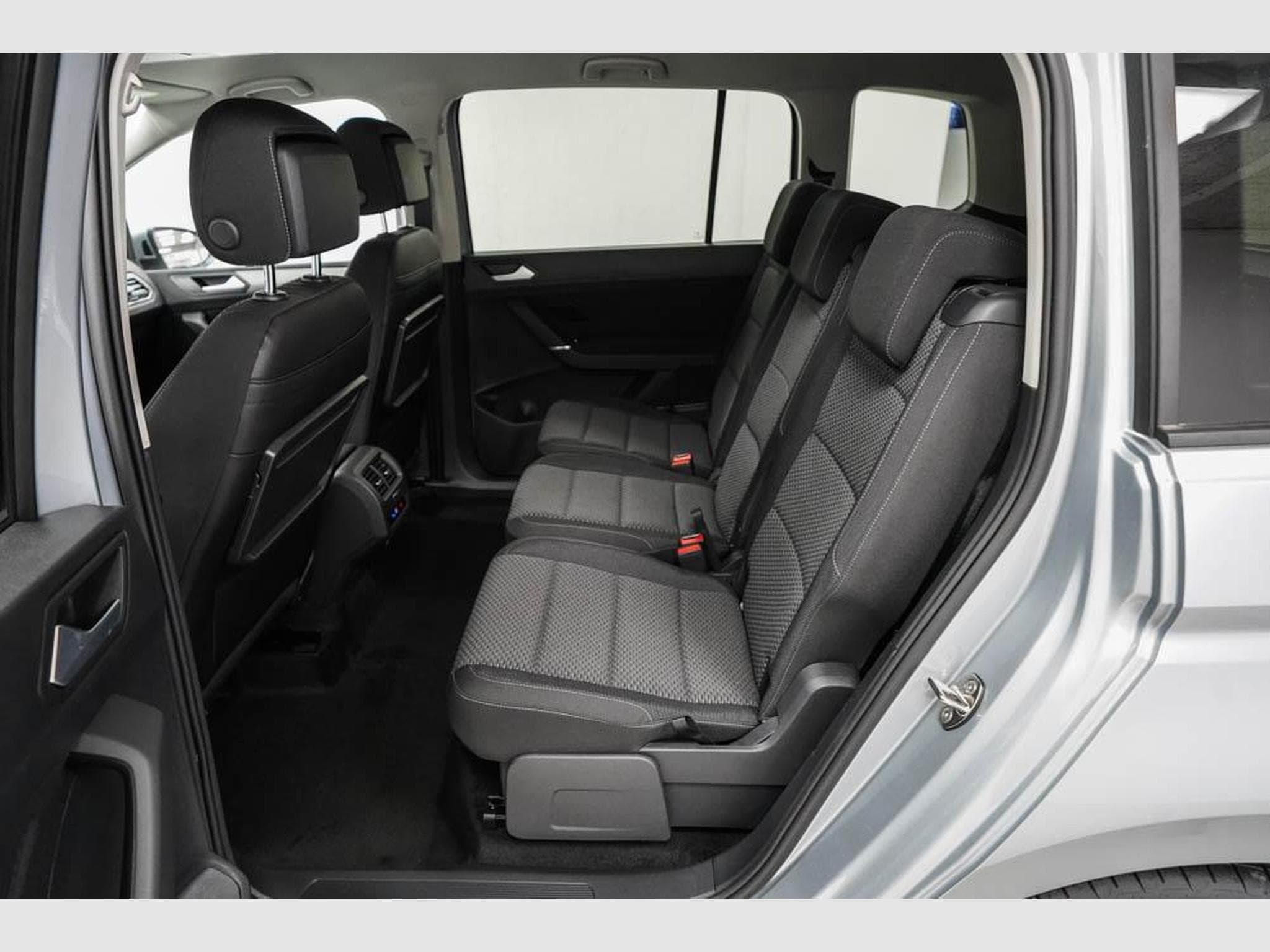 VW Touran 1,5 TSI DSG (2025) - Photo 15