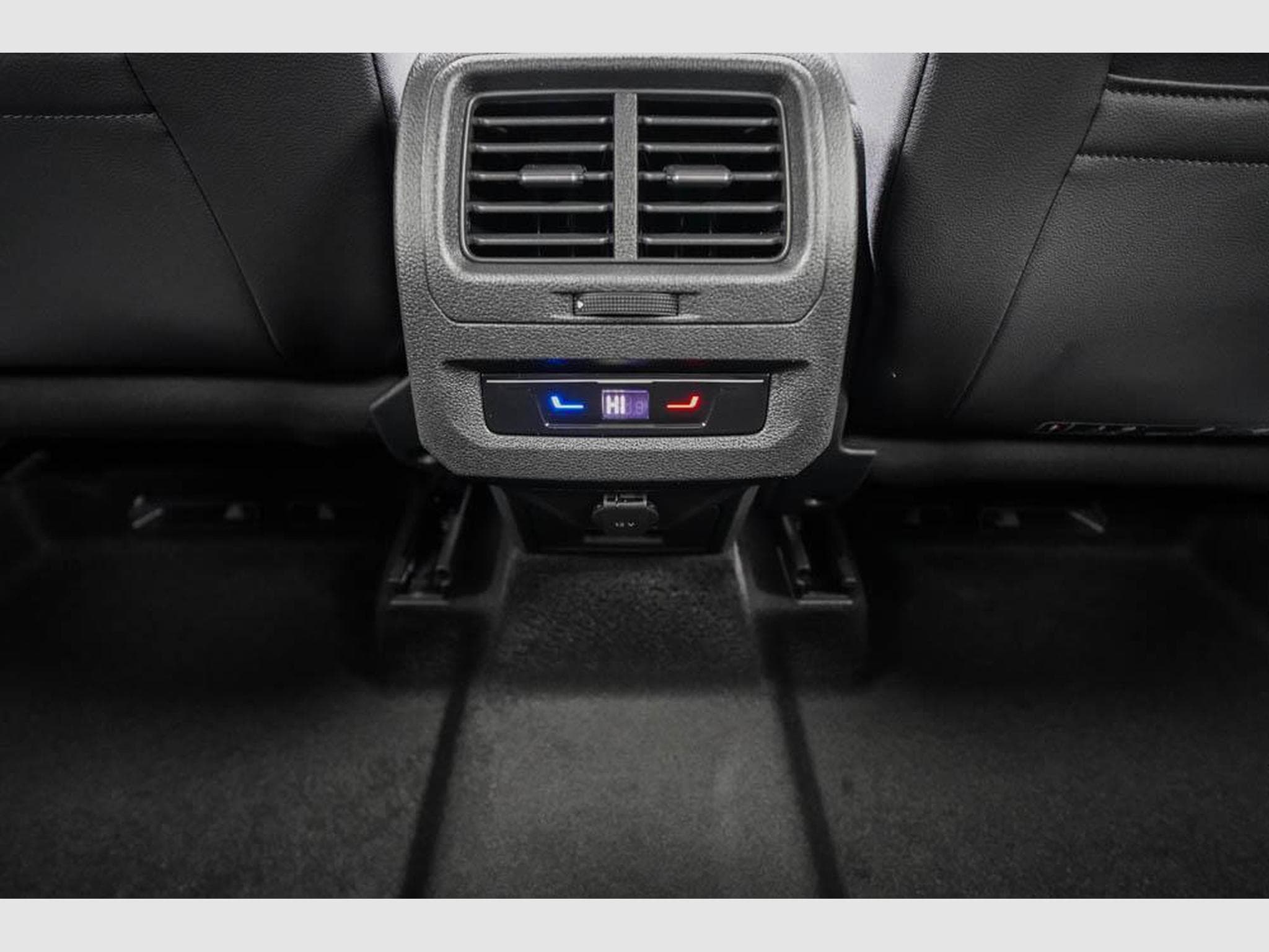 VW Touran 1,5 TSI DSG (2025) - Photo 16