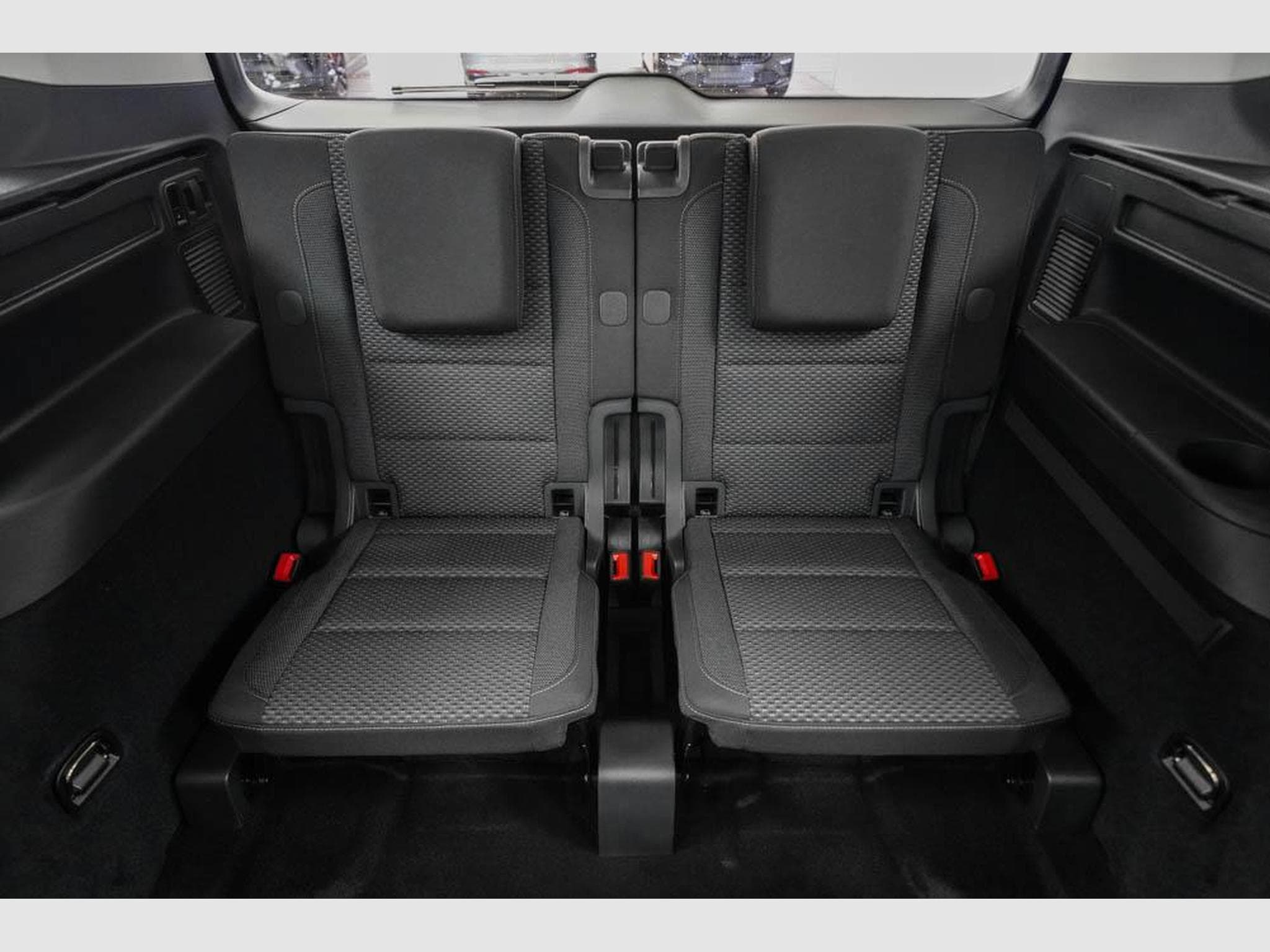 VW Touran 1,5 TSI DSG (2025) - Photo 17