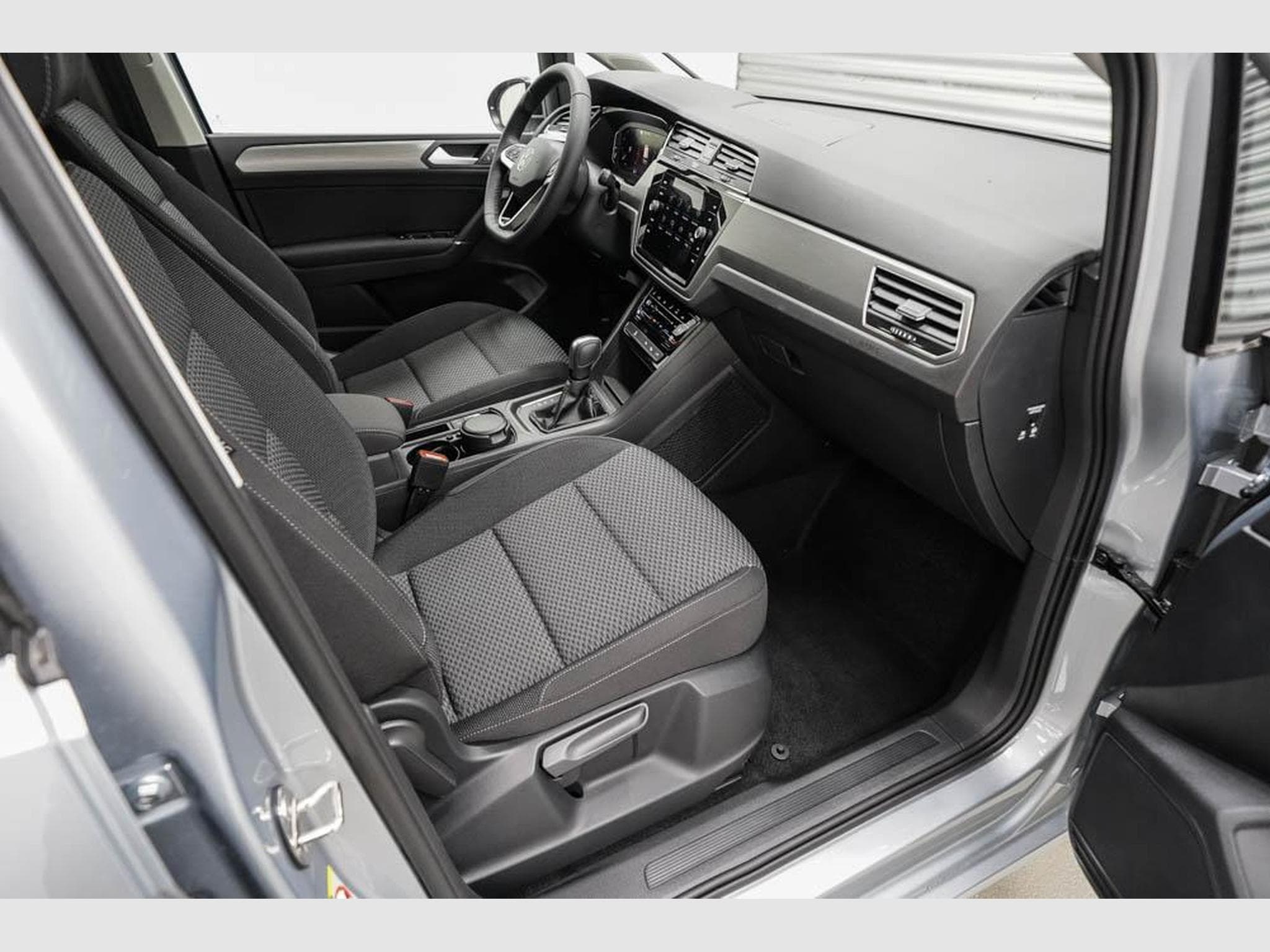 VW Touran 1,5 TSI DSG (2025) - Photo 22