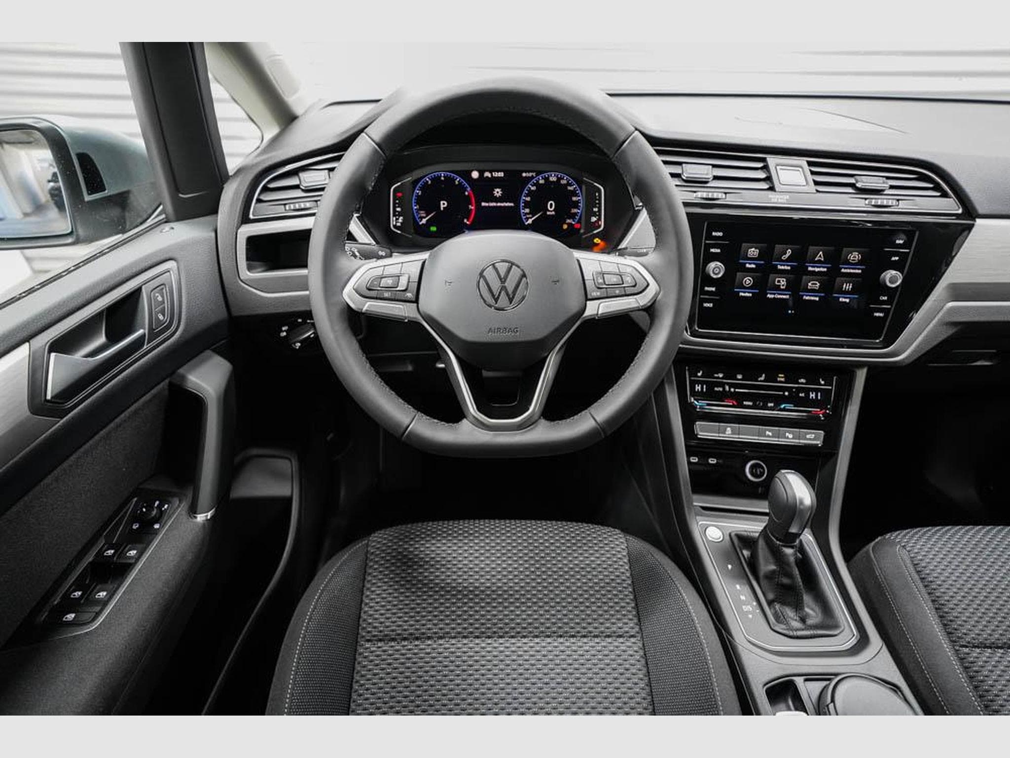 VW Touran 1,5 TSI DSG (2025) - Photo 7