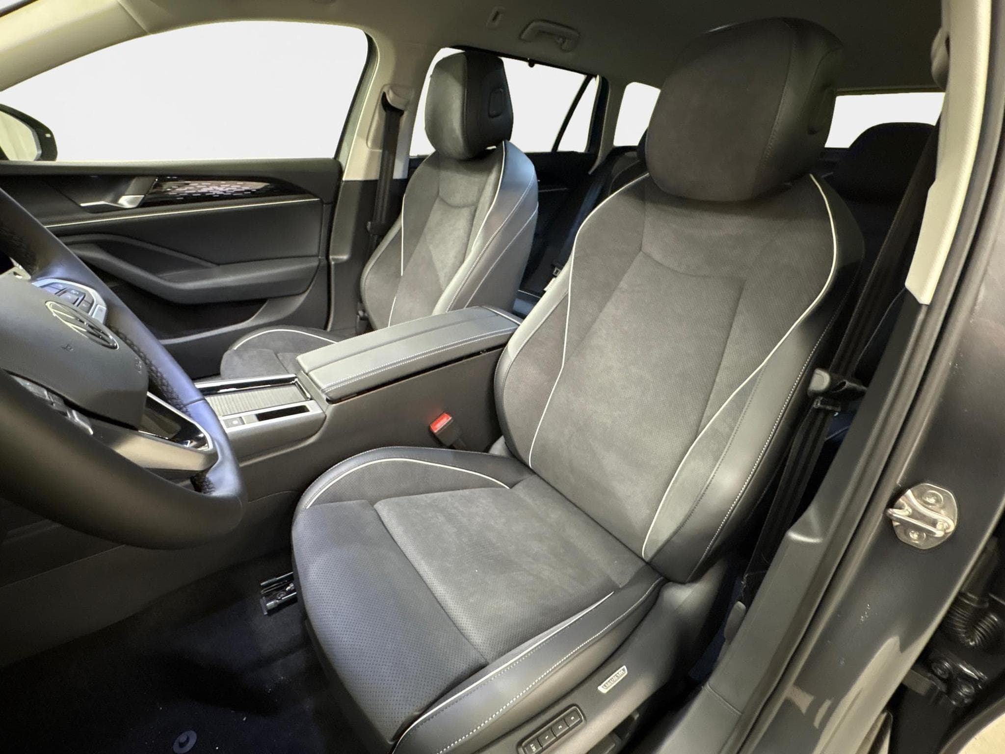 VW Passat Variant Elegance (2026) - Foto 18