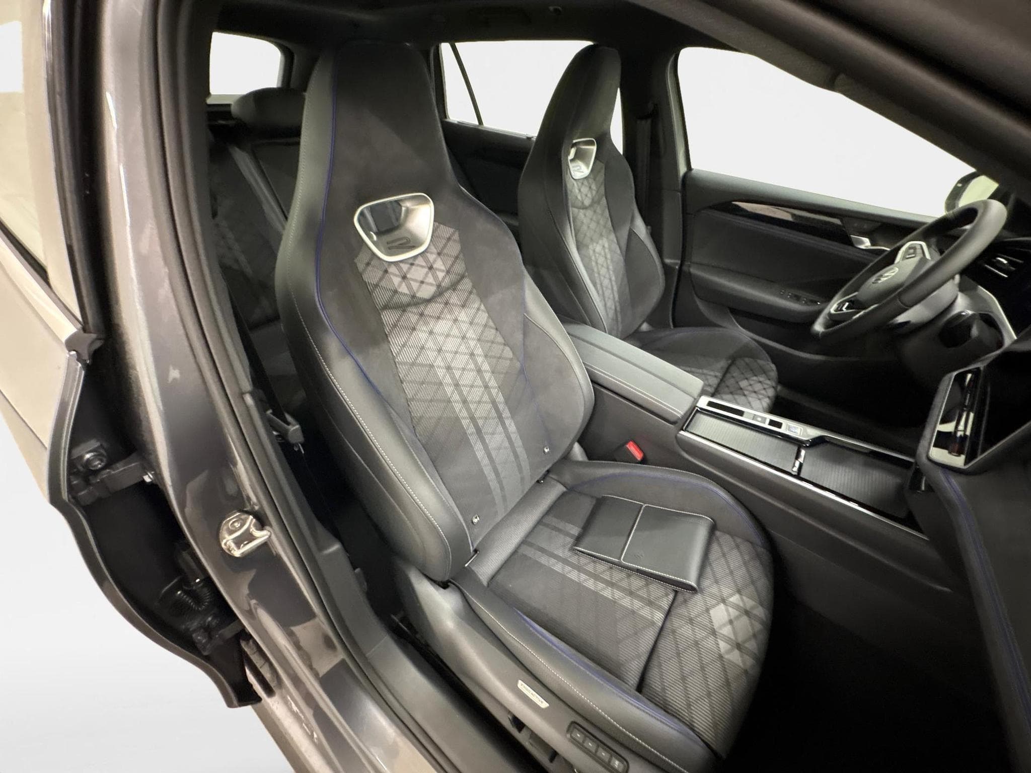 VW Passat Variant R-Line (2026) - Foto 19