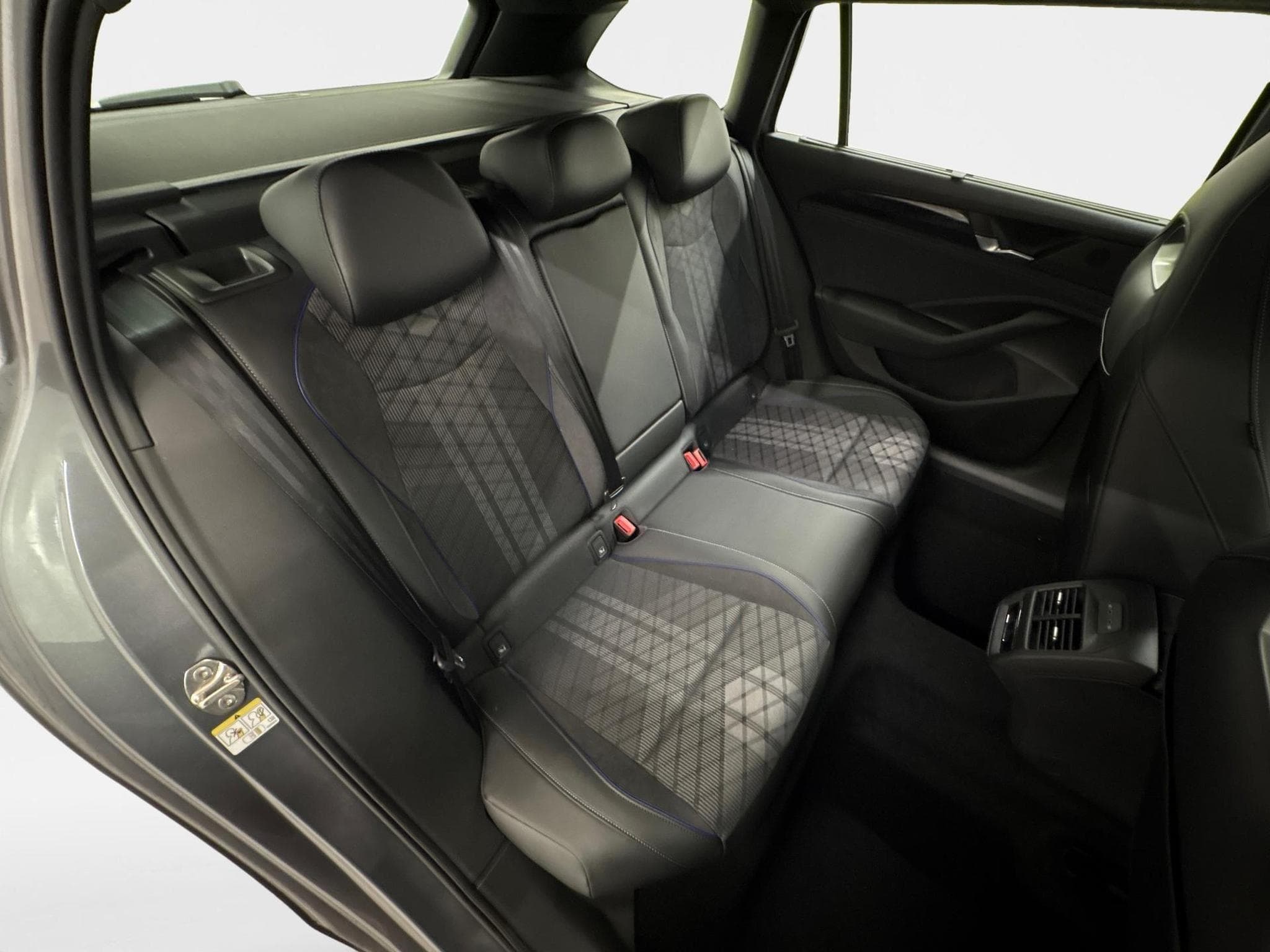 VW Passat Variant R-Line (2026) - Foto 21