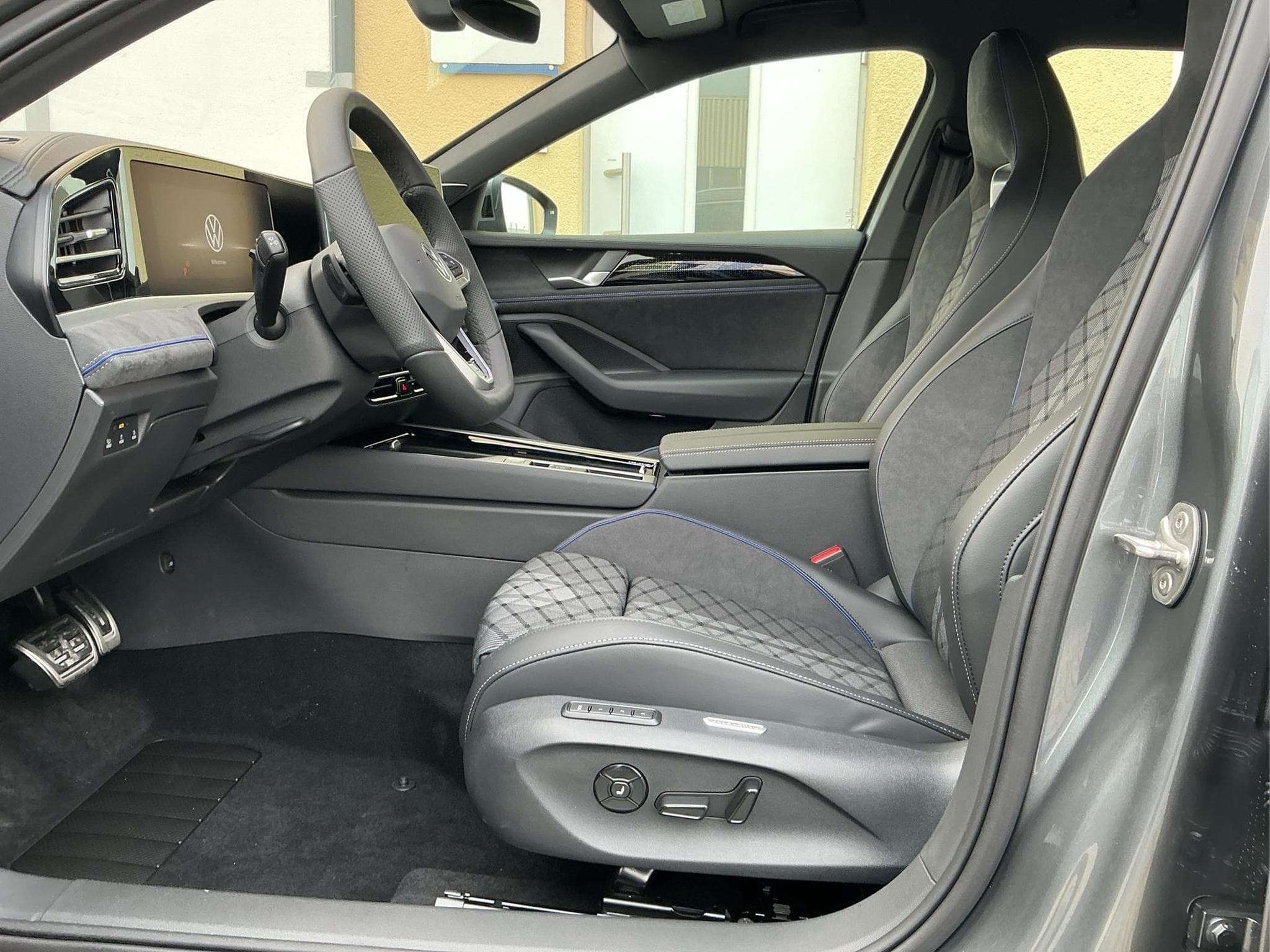 VW Passat Variant R-Line 4WD (2026) - Foto 13