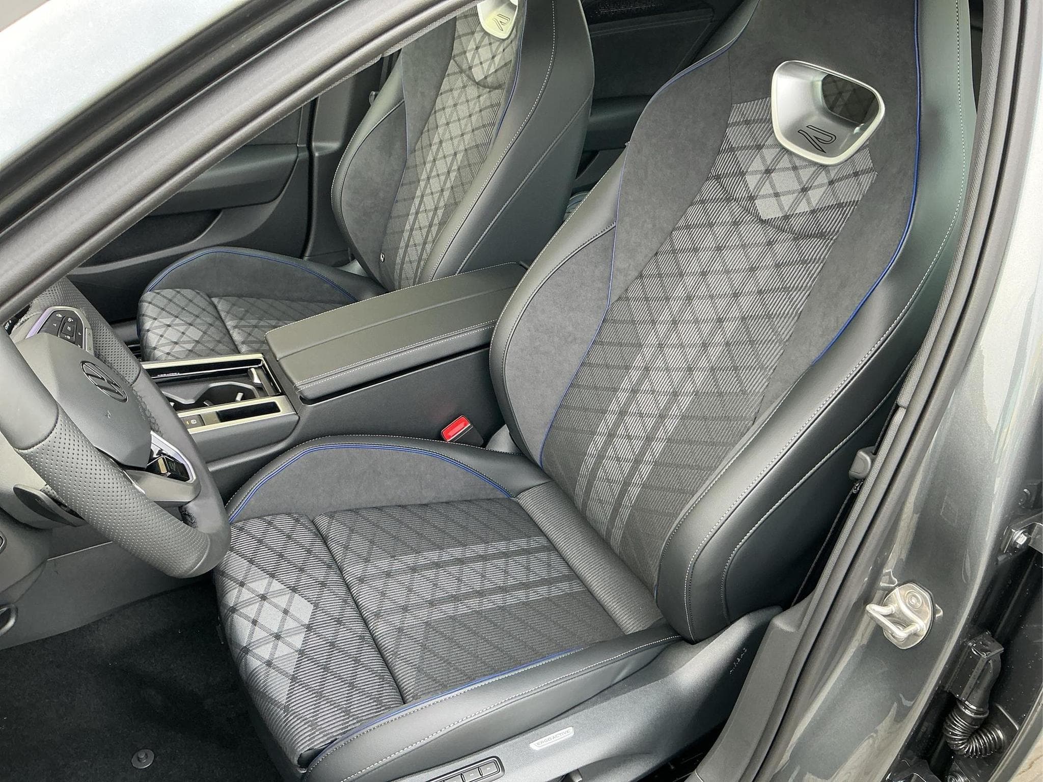 VW Passat Variant R-Line 4WD (2026) - Foto 15