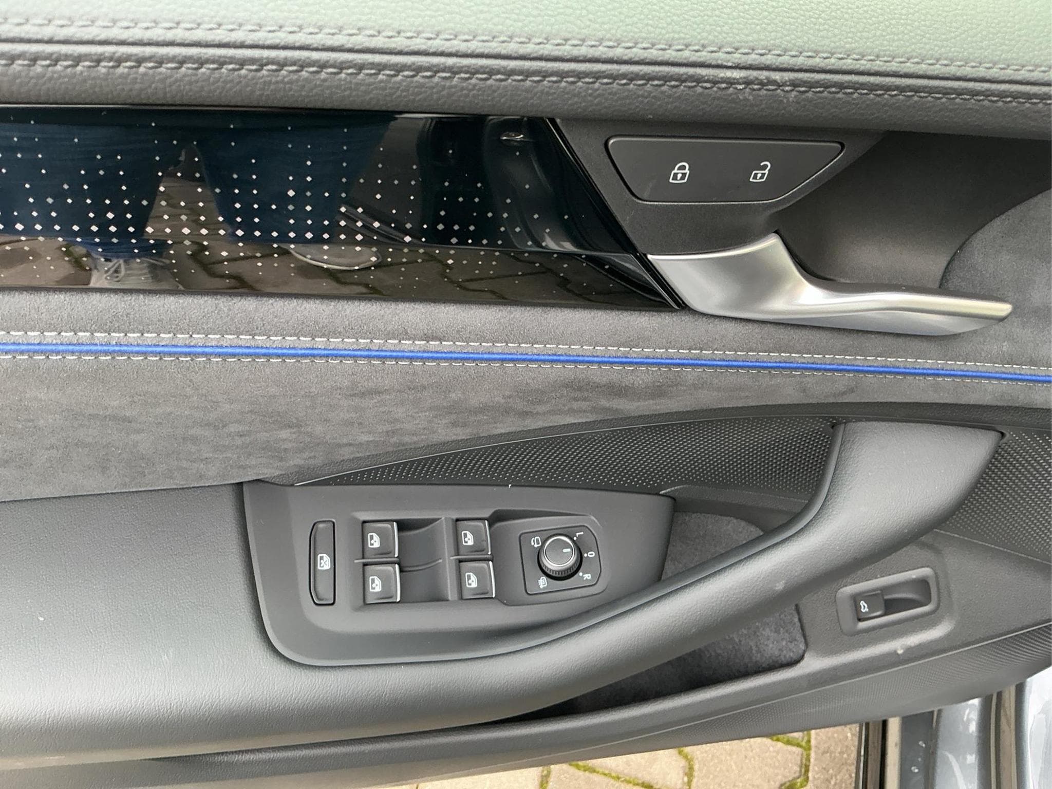 VW Passat Variant R-Line 4WD (2026) - Foto 16