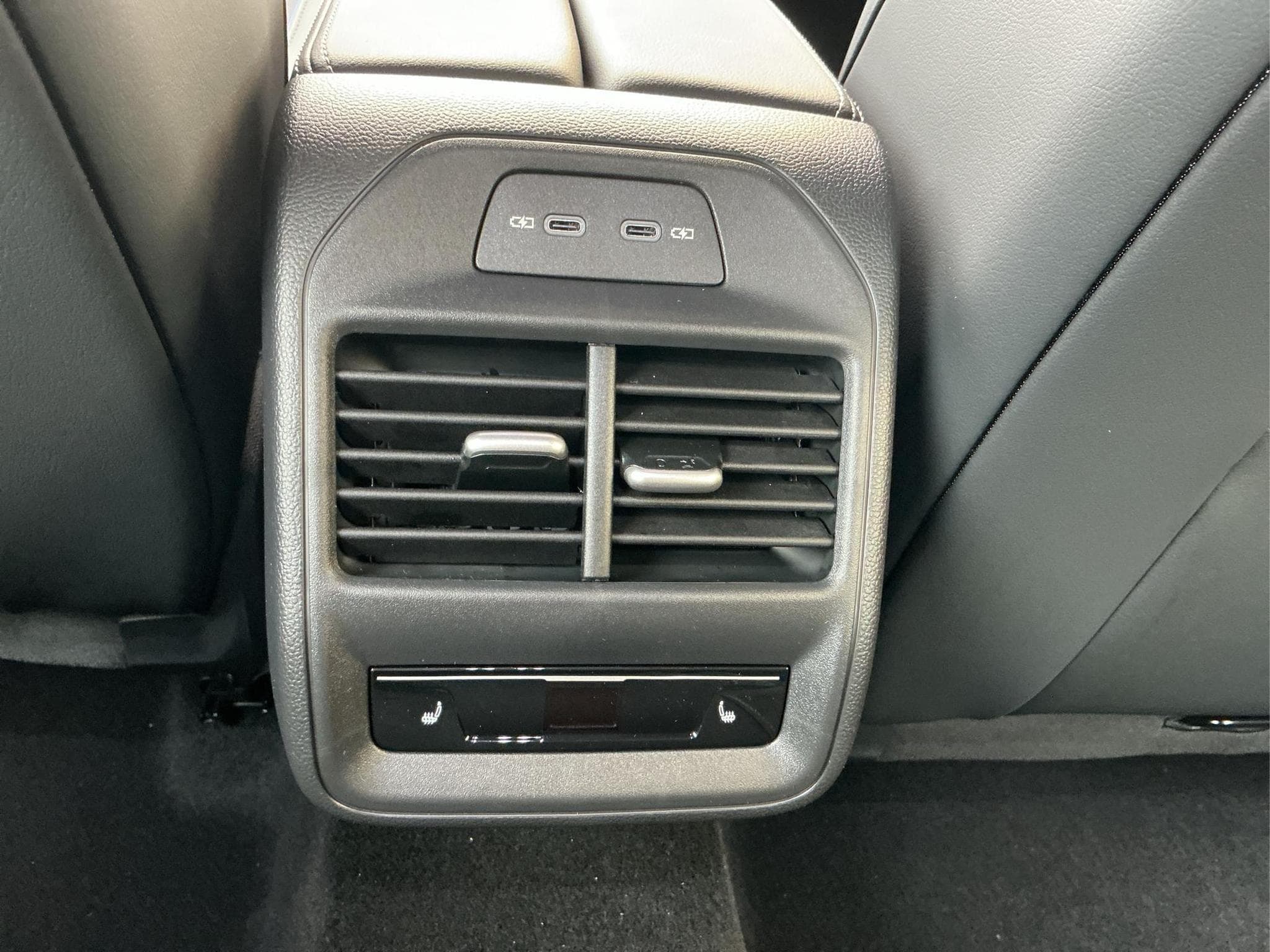 VW Passat Variant R-Line 4WD (2026) - Foto 20