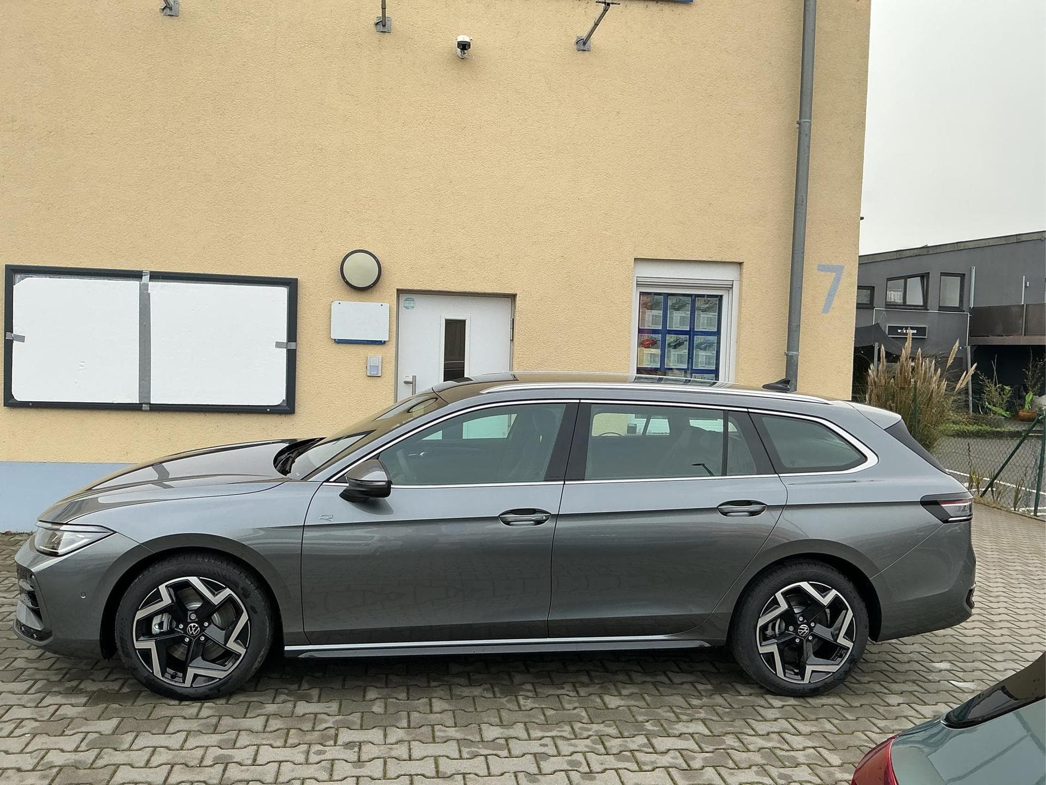 VW Passat Variant R-Line 4WD (2026) - Foto 3