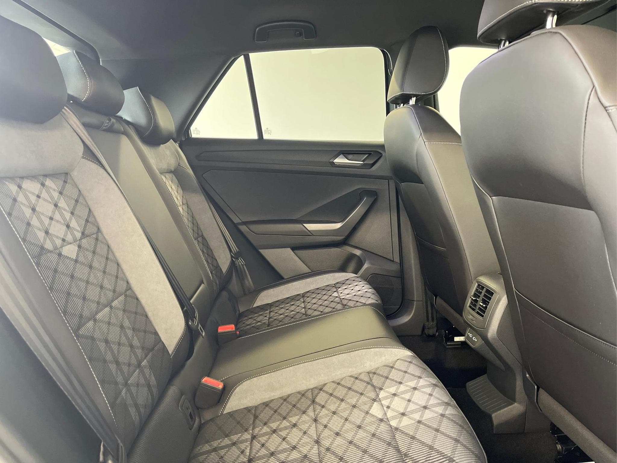 VW T-Roc R-Line (2026) - Foto 14