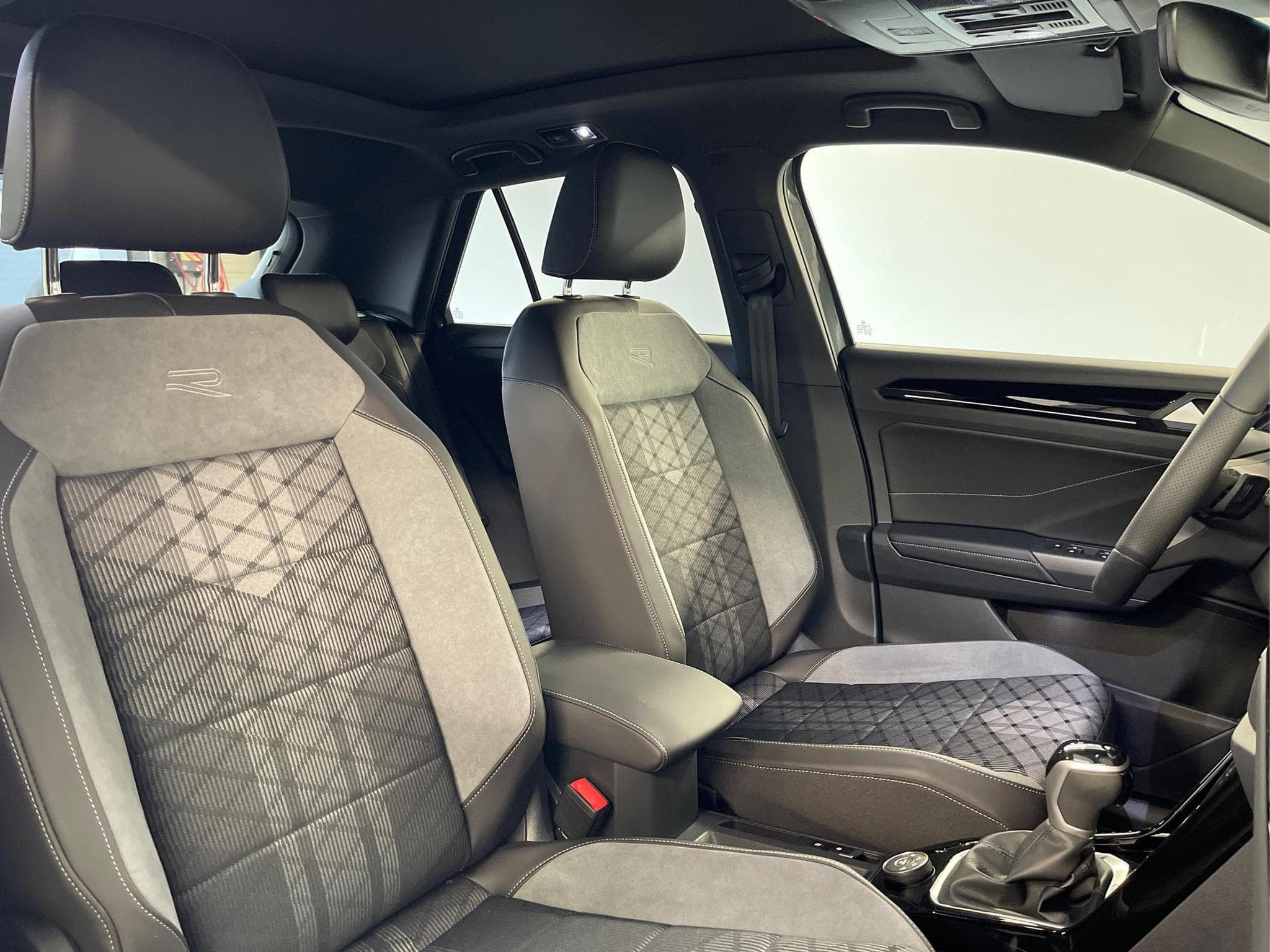 VW T-Roc R-Line (2025) - Foto 15