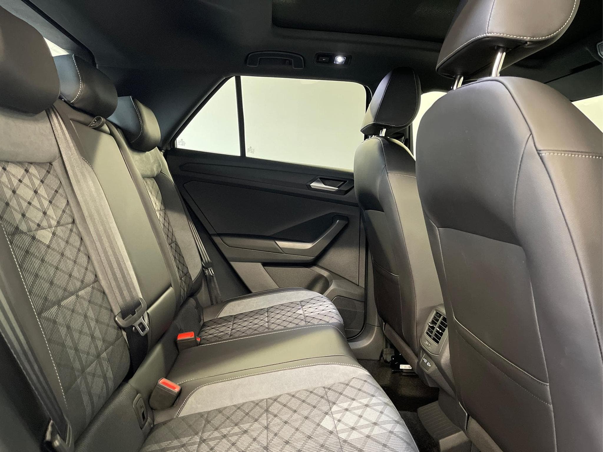 VW T-Roc R-Line (2025) - Foto 16