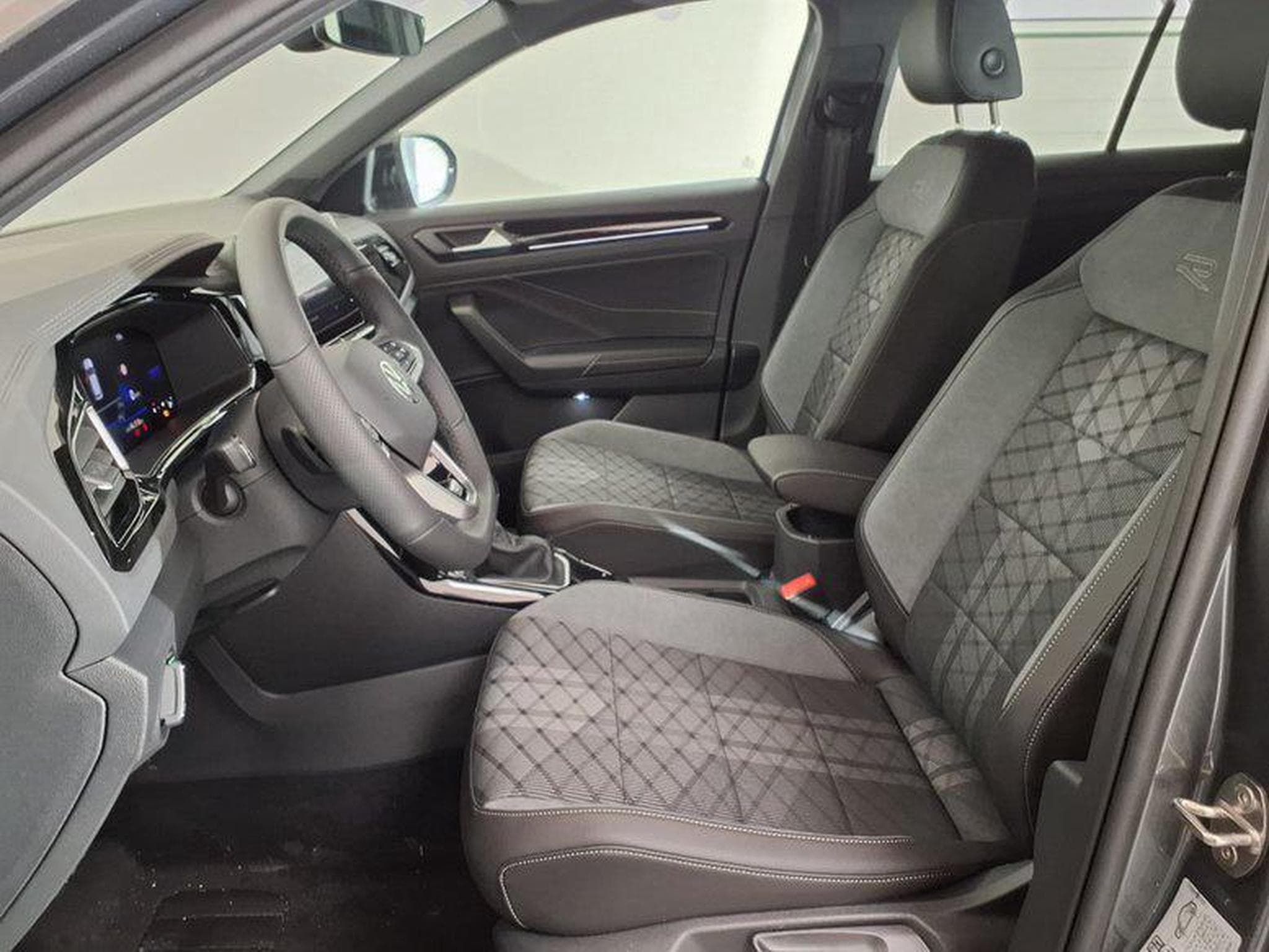 VW T-Roc R-Line 1.5 TSI 7-Gang-DSG (2025) - Foto 9