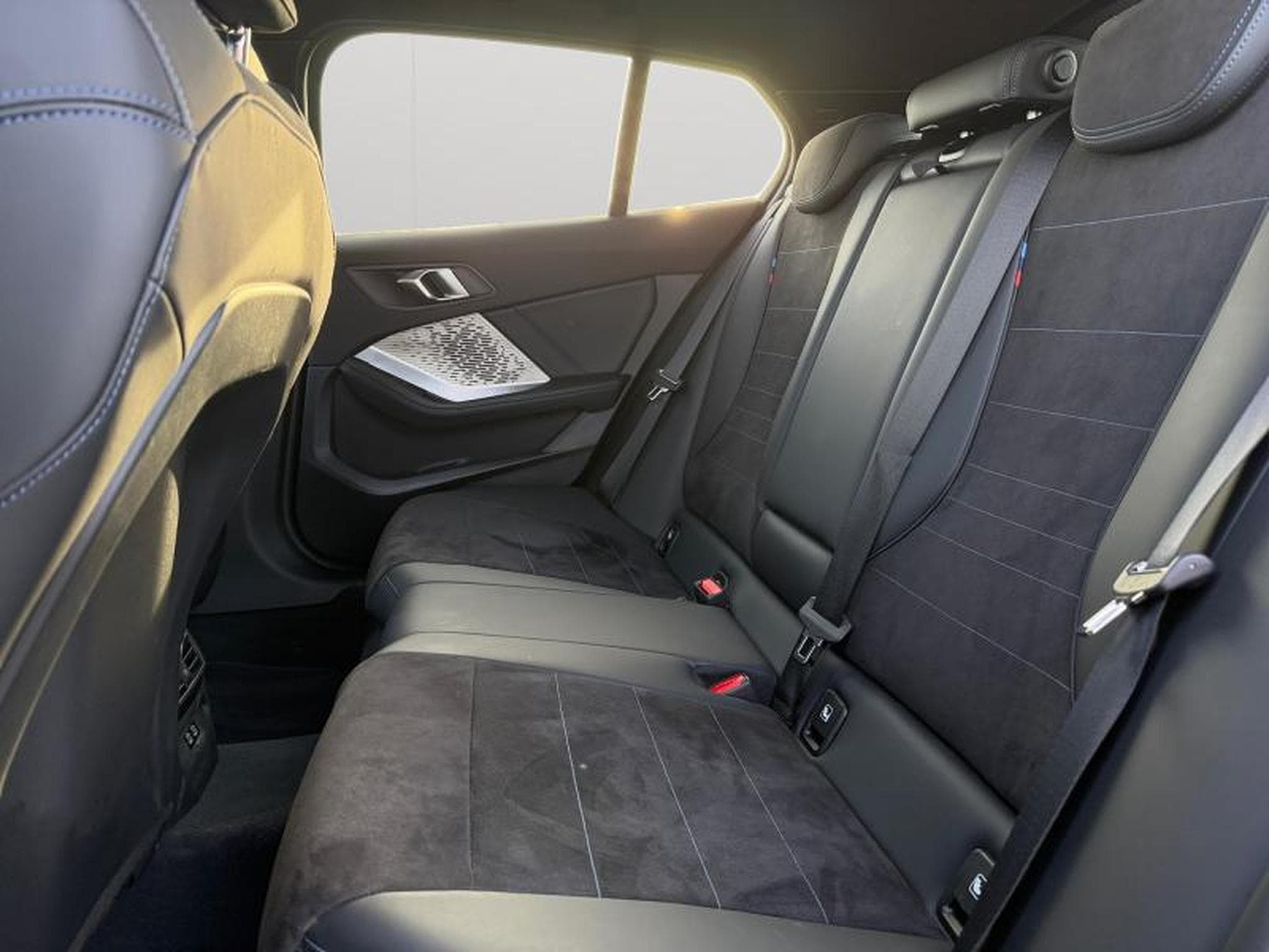 BMW 120 I Pack M / Panoramique / Essence (2025) - Photo 11