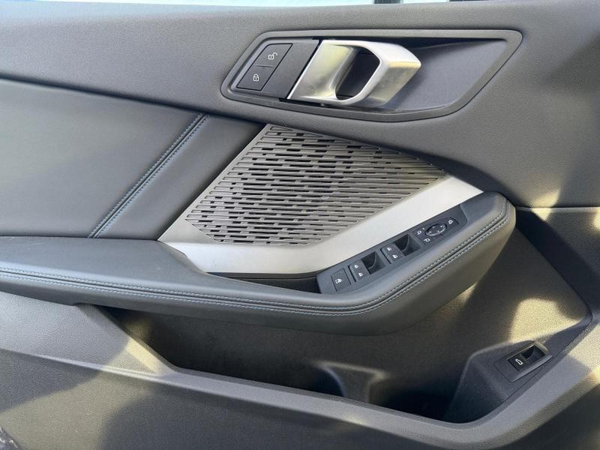 BMW 120 I Pack M / Panoramique / Essence (2025) - Photo 19