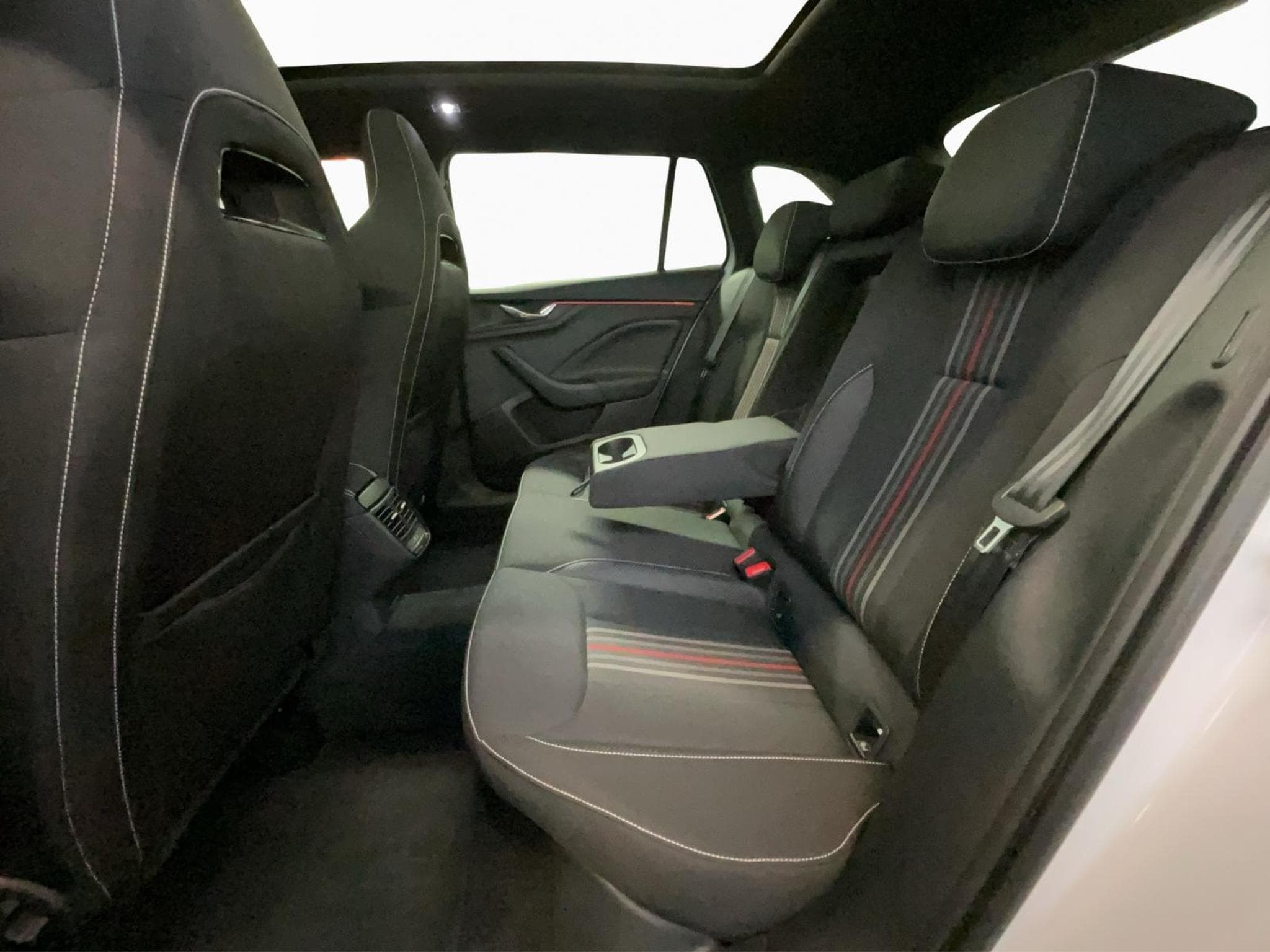 Skoda Scala Monte-Carlo+BVM+Pano+RearView+LED (2025) - Foto 13