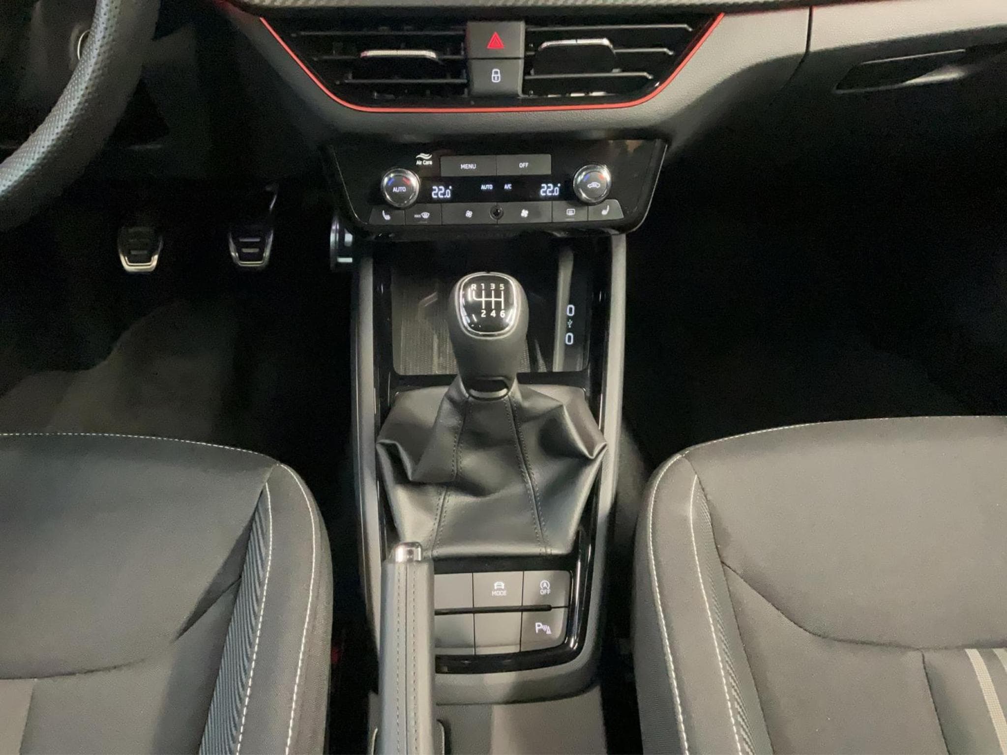 Skoda Scala Monte-Carlo+BVM+Pano+RearView+LED (2025) - Foto 15