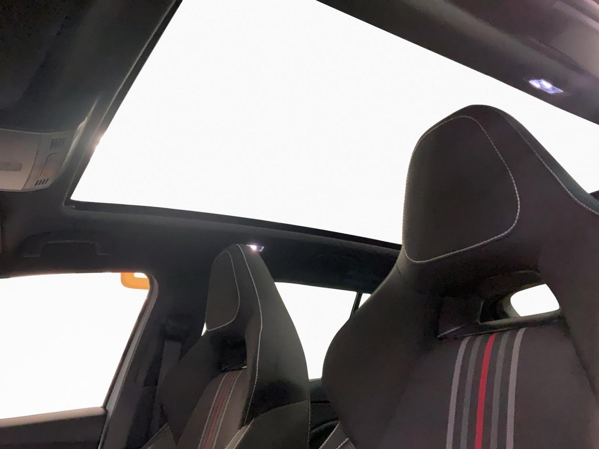 Skoda Scala Monte-Carlo+BVM+Pano+RearView+LED (2025) - Foto 18