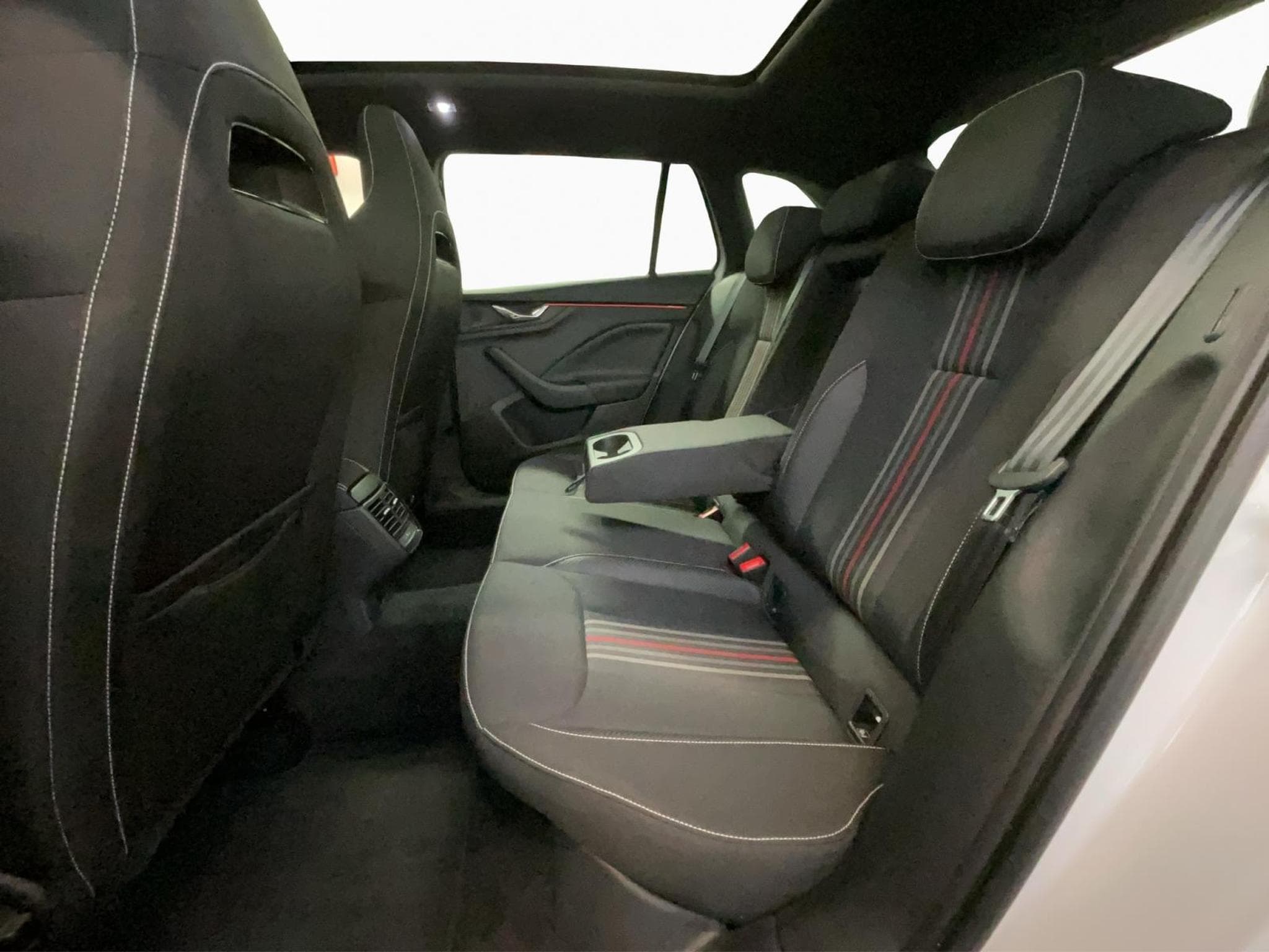 Skoda Scala Monte-Carlo+BVM+Pano+RearView+LED (2025) - Foto 19