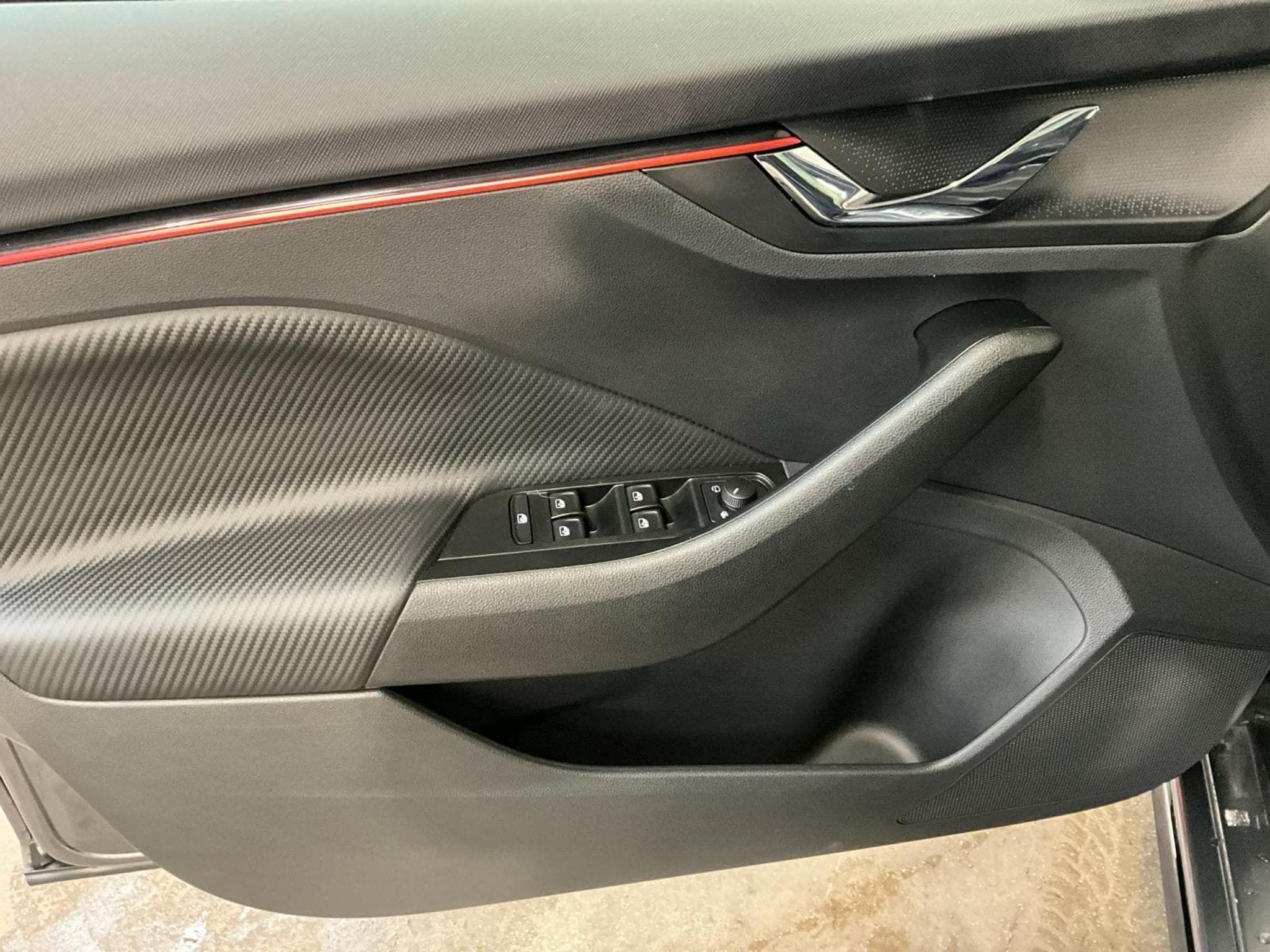 Skoda Scala Monte-Carlo+DSG+RearView+LED (2025) - Foto 14