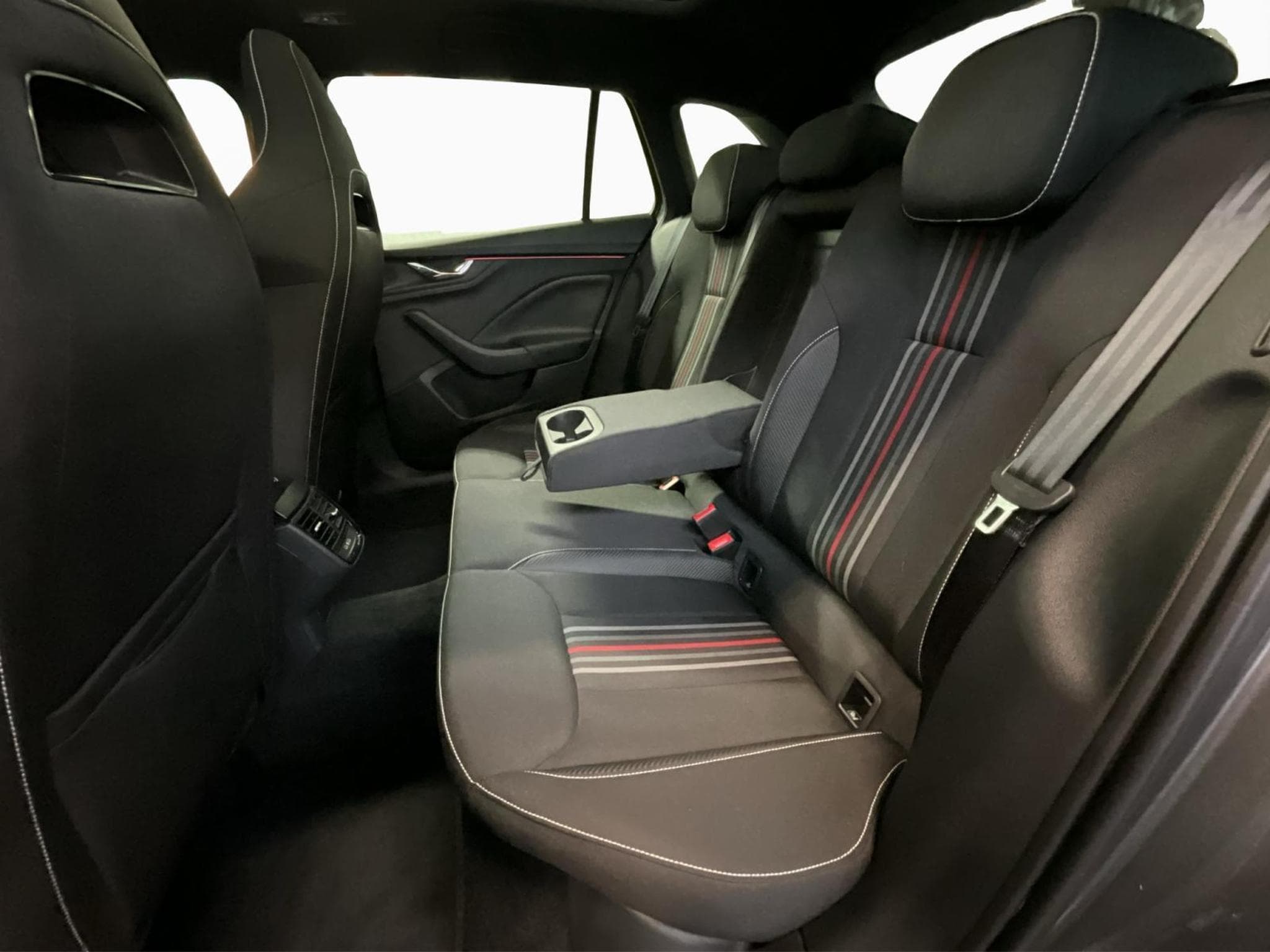 Skoda Scala Monte-Carlo+DSG+RearView+LED (2025) - Foto 16