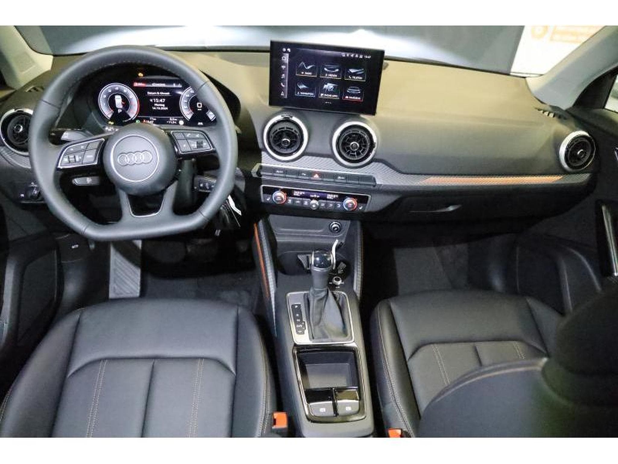 Audi Q2 35 TFSI S Tronic (2024) - Photo 2