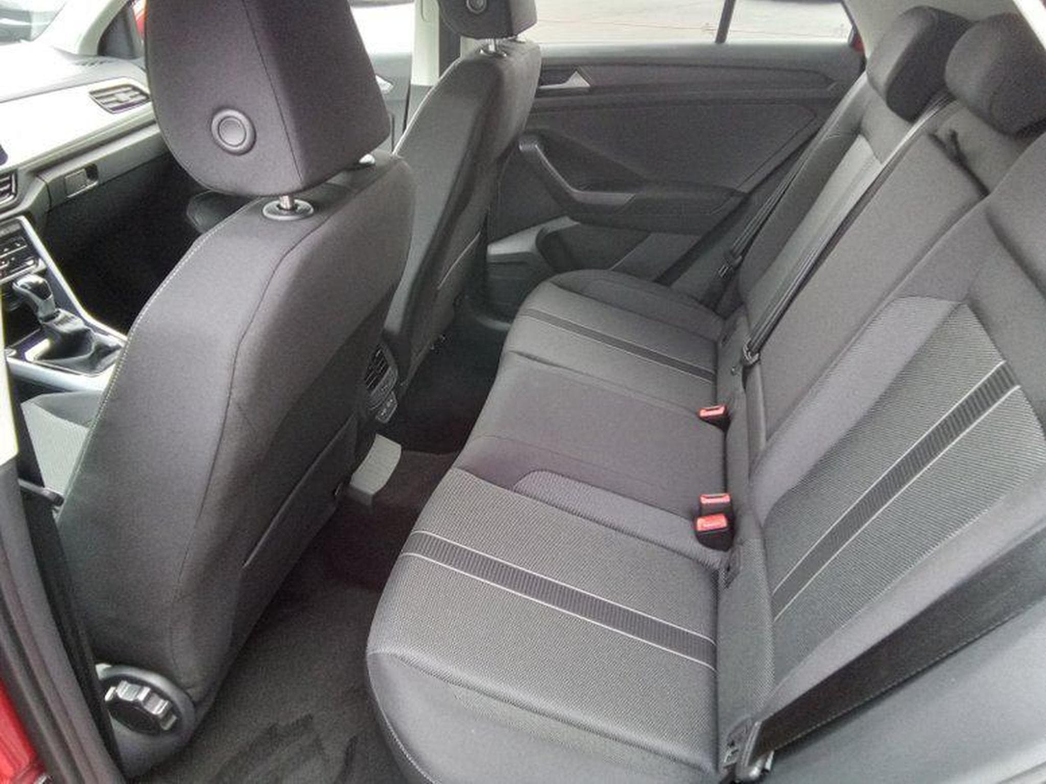 VW T-Roc Life Plus 1.0 TSI OPF 6-Gang (2025) - Foto 6