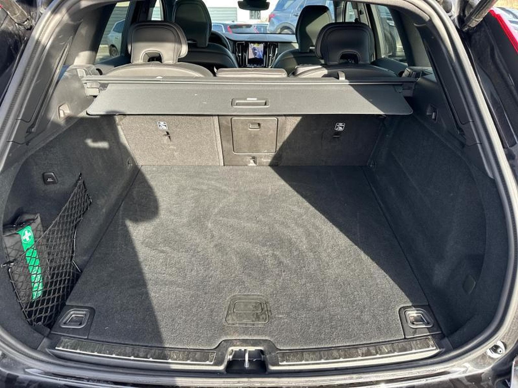 Volvo XC60 B5 Black Edition Plus / Essence (2025) - Foto 18