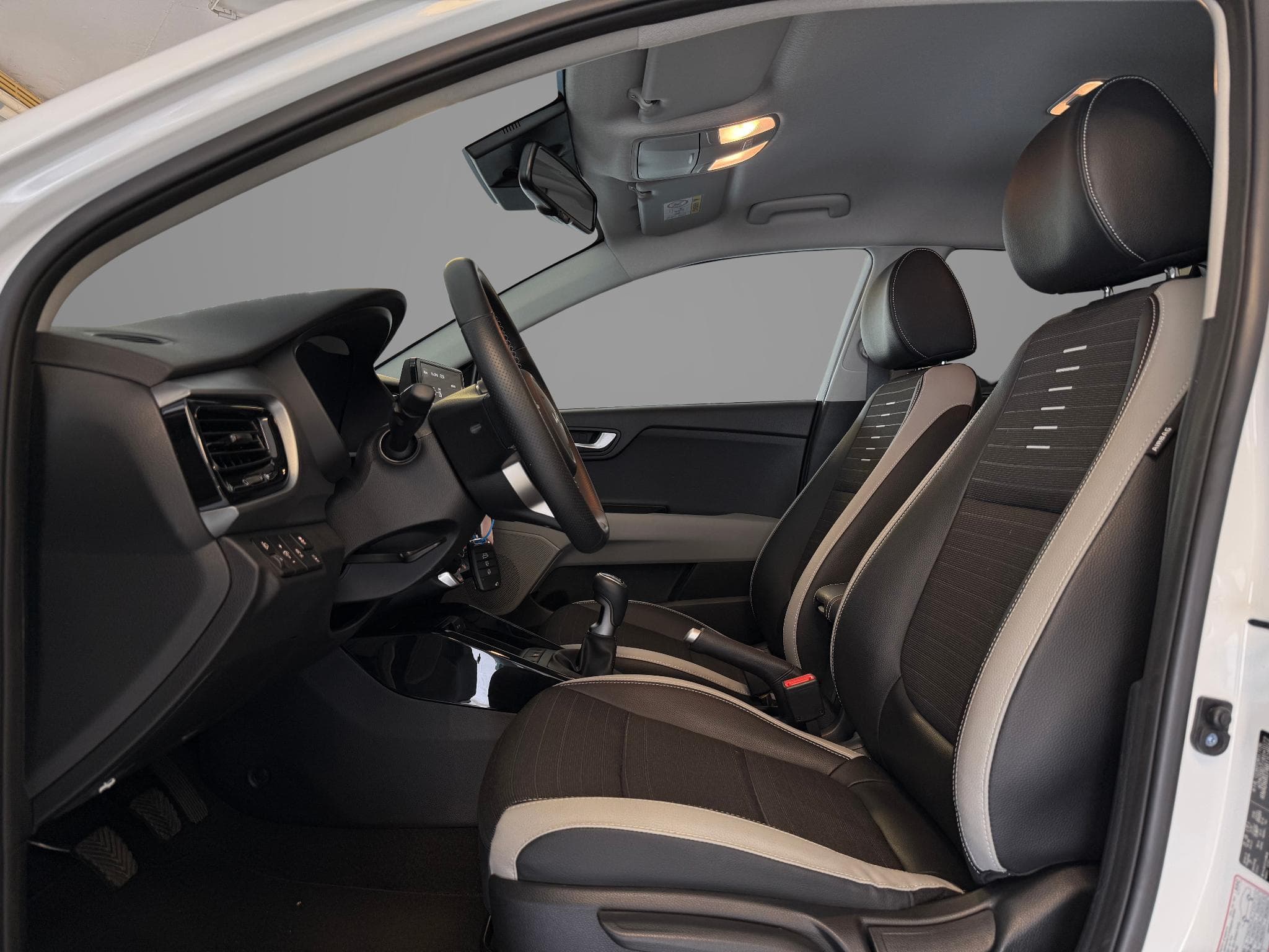 Kia Stonic Inspire 1.0T ISG (2024) - Photo 8