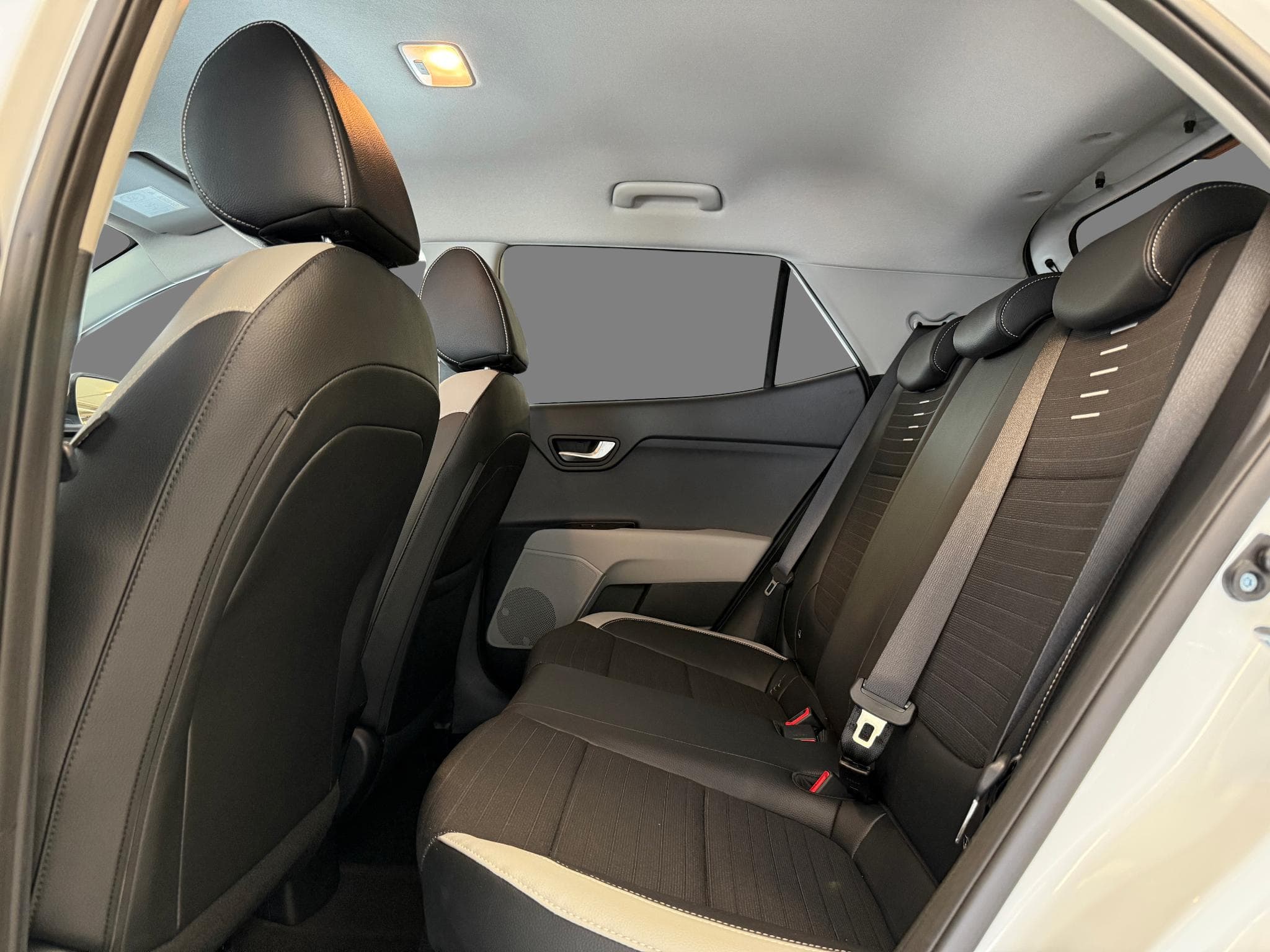 Kia Stonic Inspire 1.0T ISG (2024) - Photo 10