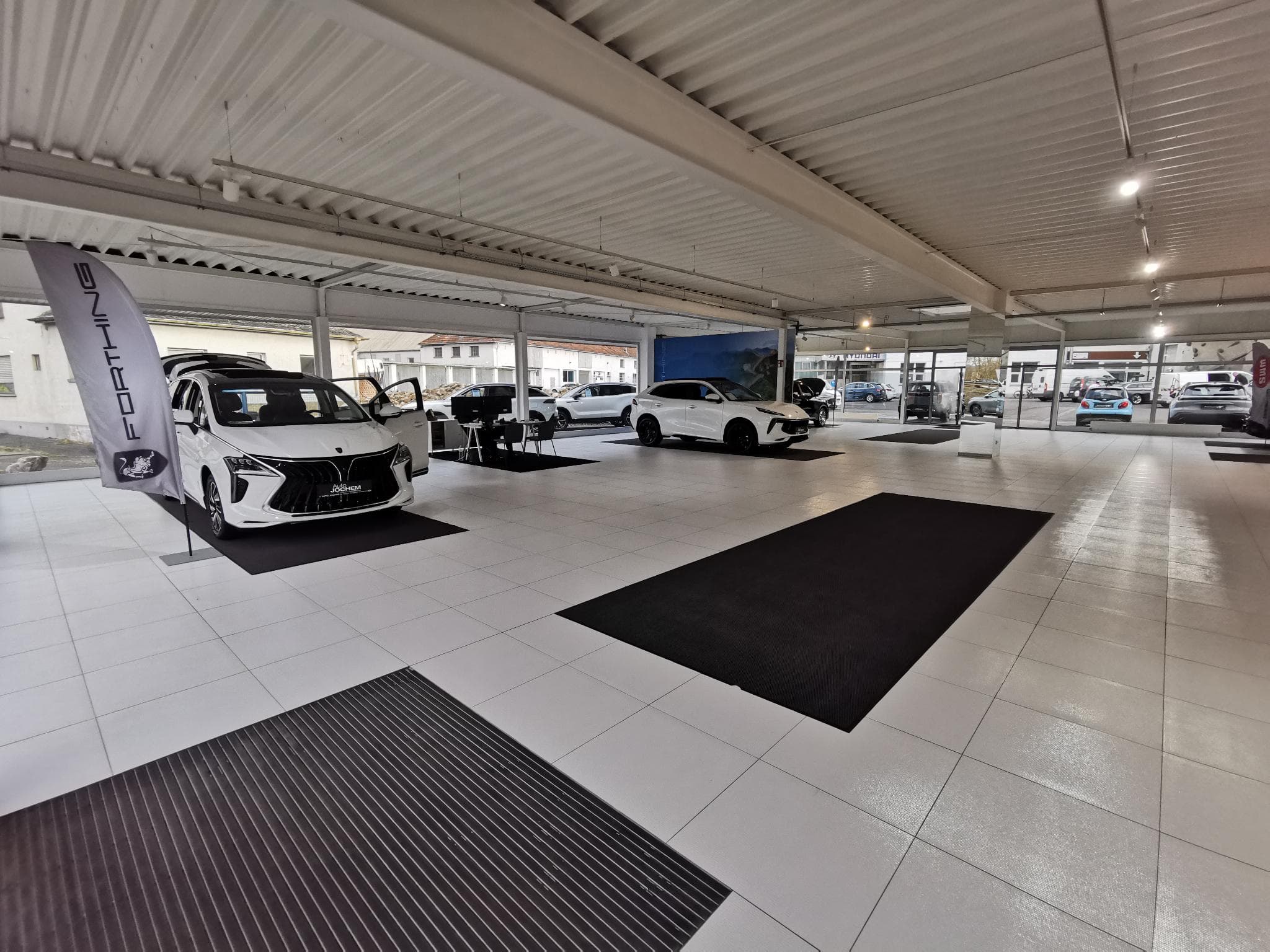 Forthing U-Tour NEW DFM Forthing 9 7-Sitze Hybrid HEV Luxus- Vollausstattung (2025) - Photo 14