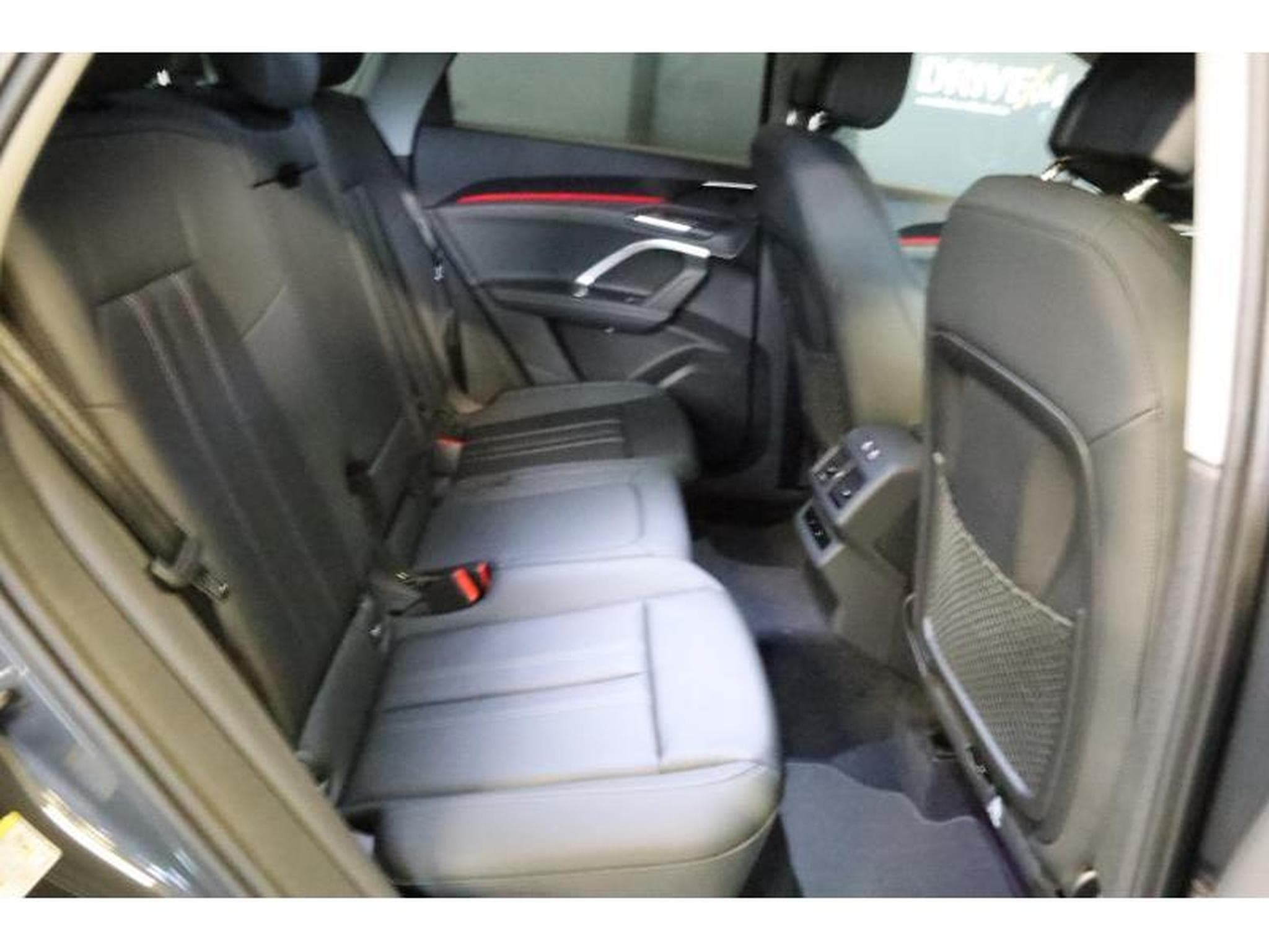 Audi Q5 Sportback (2025) - Photo 11