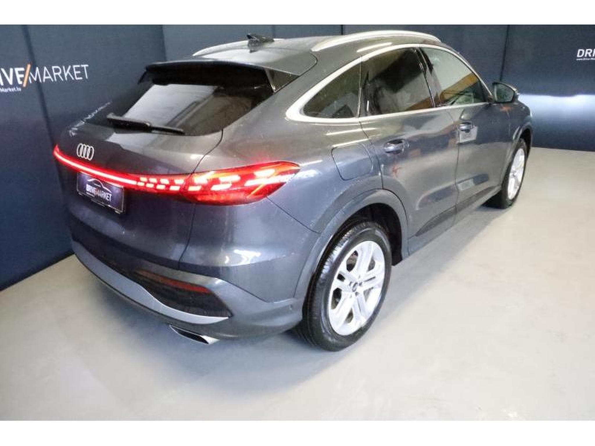 Audi Q5 Sportback (2025) - Photo 15