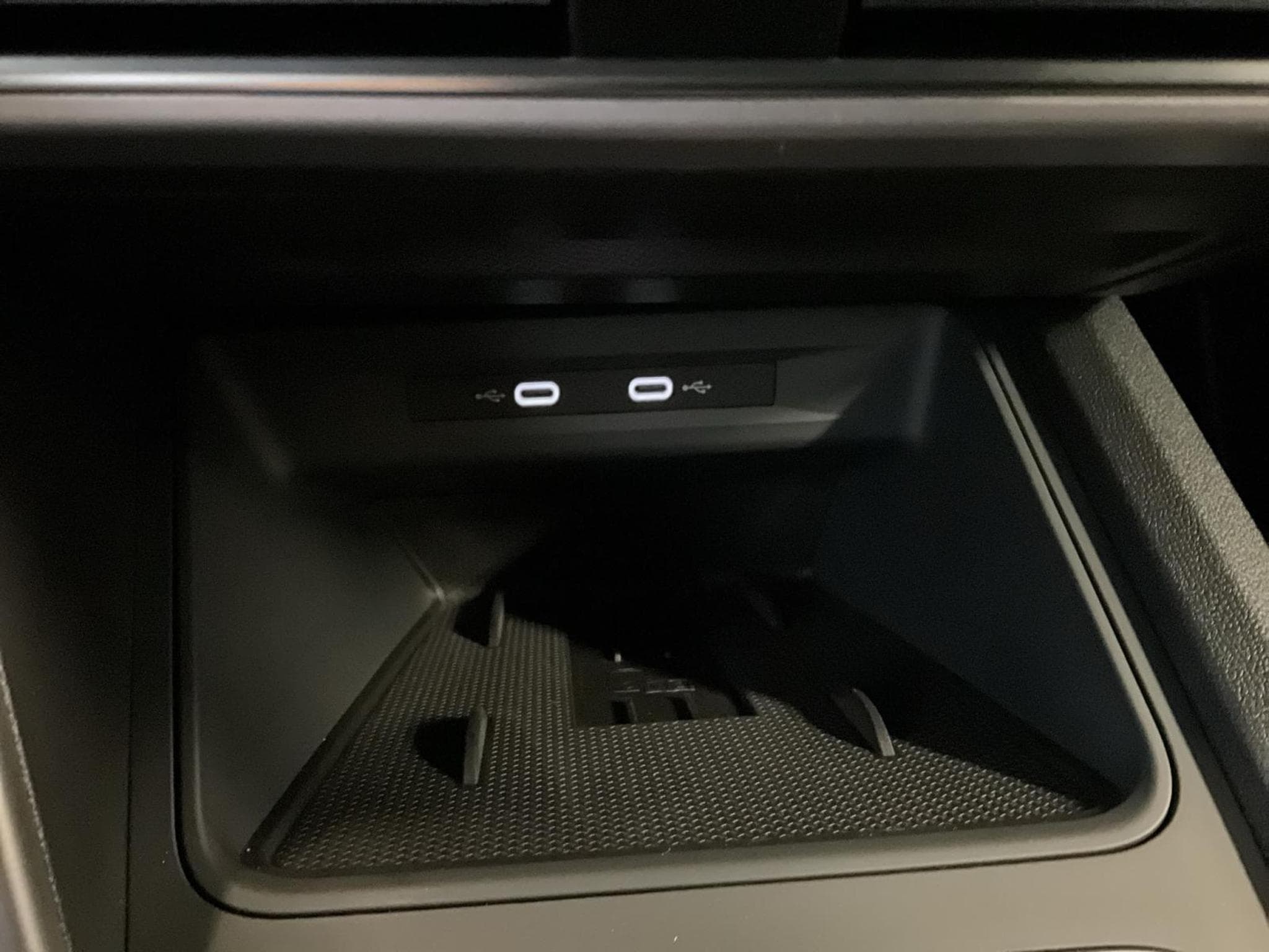 Seat Leon FR+DSG+LED+Kessy+Navi (2025) - Photo 19