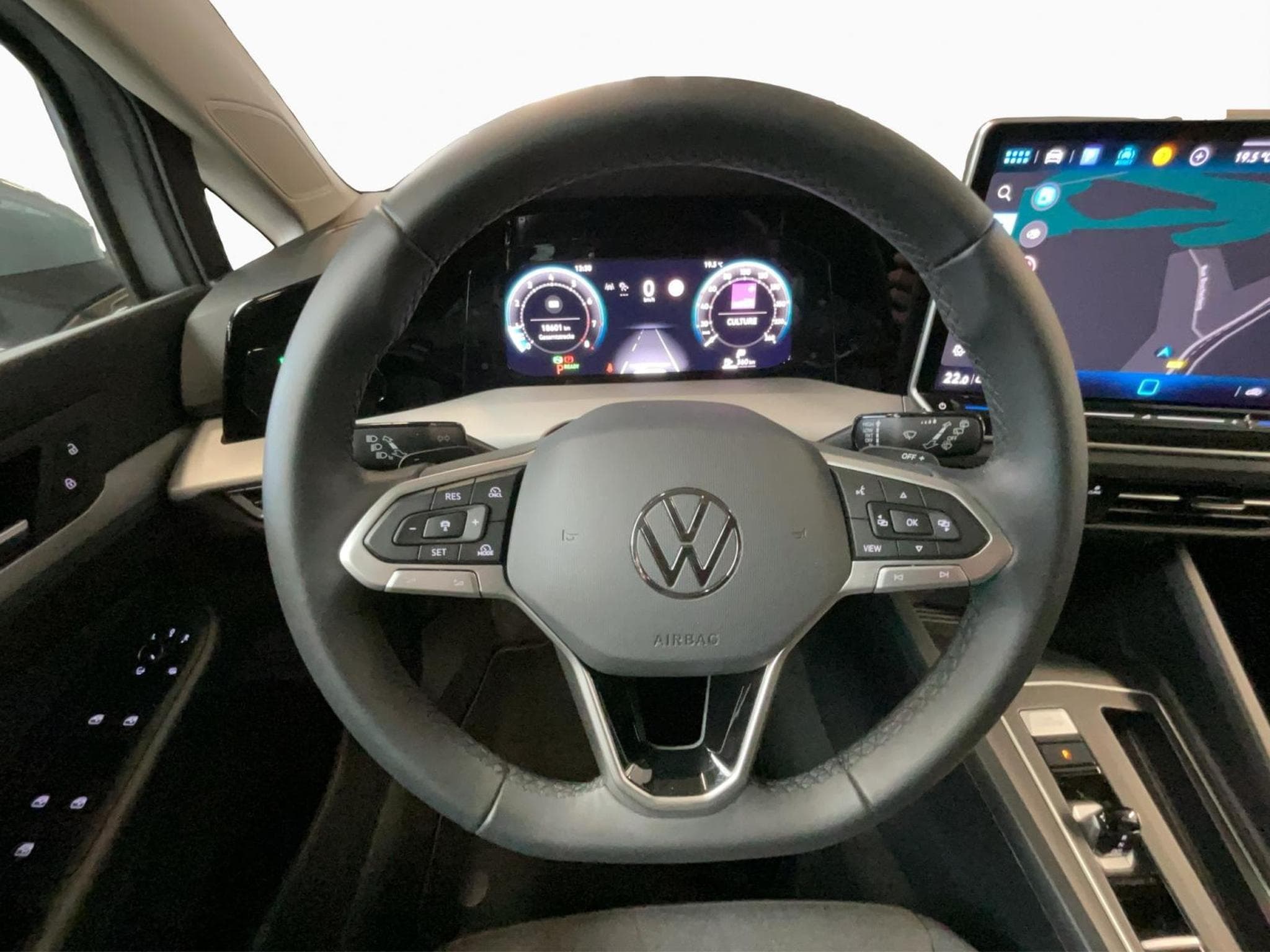 VW Golf Life+DSG+Navi+LED (2025) - Photo 12