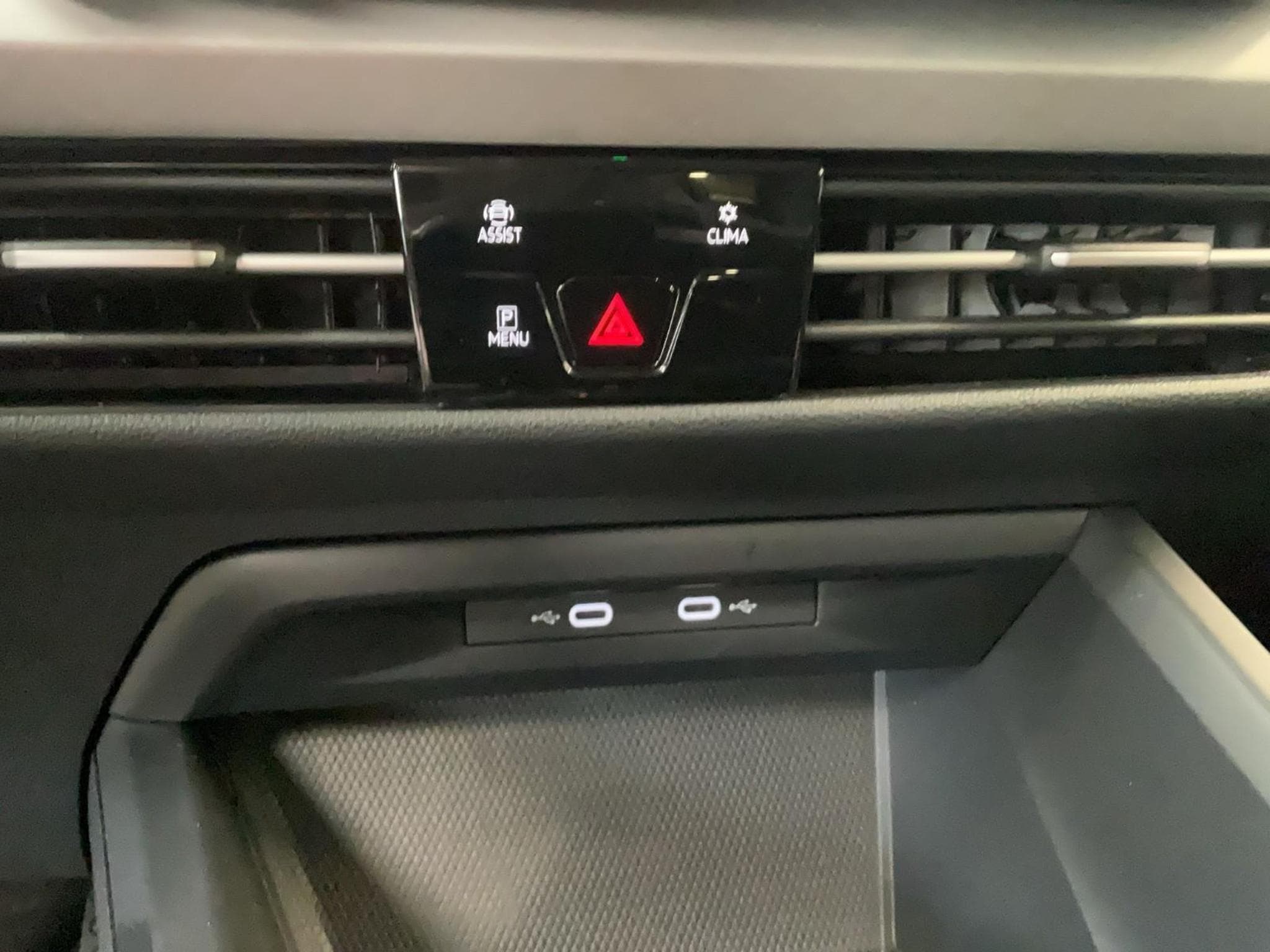 VW Golf Life+DSG+Navi+LED (2025) - Photo 17