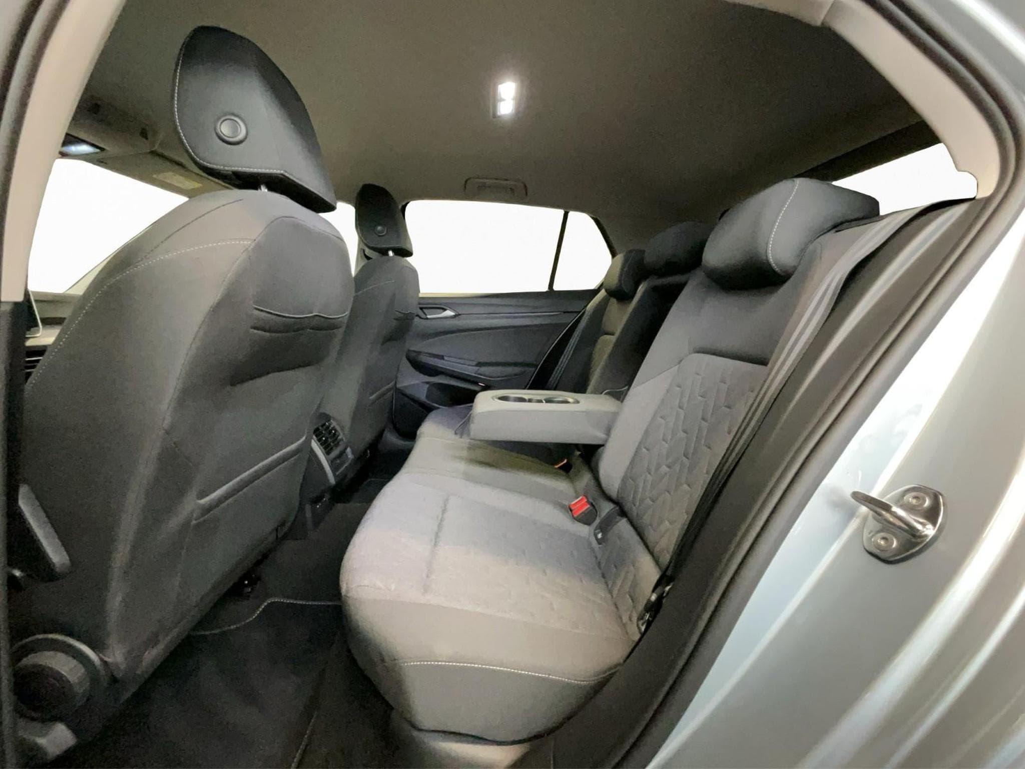 VW Golf Life+DSG+Navi+LED (2025) - Photo 18