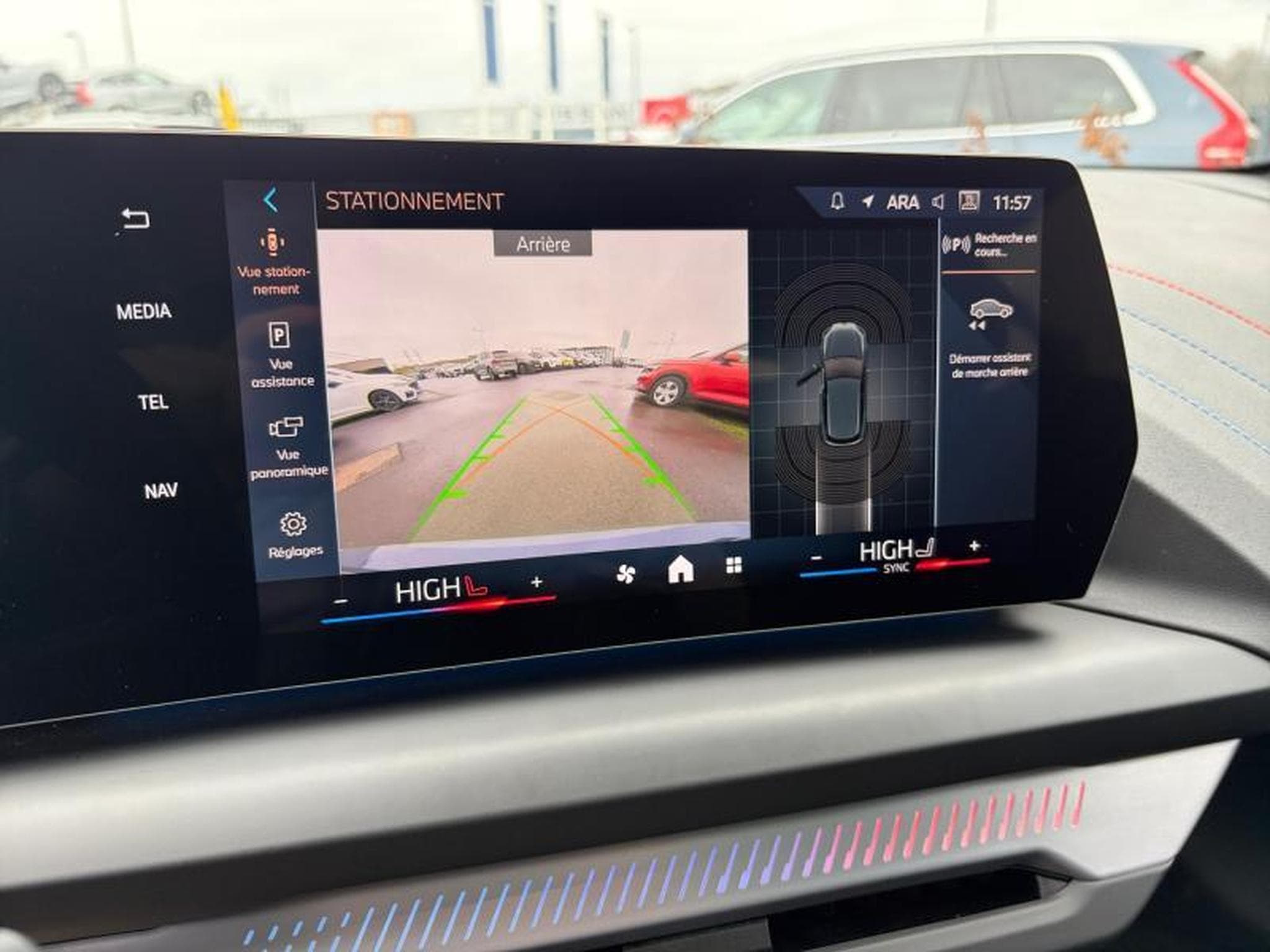 BMW 120 I Pack M / Panoramique / Essence (2025) - Photo 17