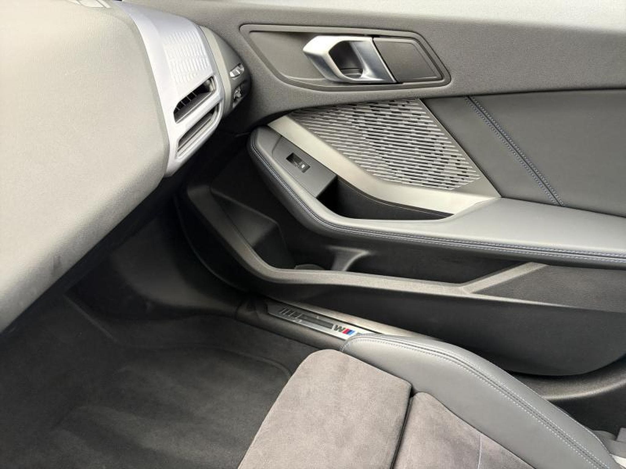 BMW 120 I Pack M / Panoramique / Essence (2025) - Photo 20